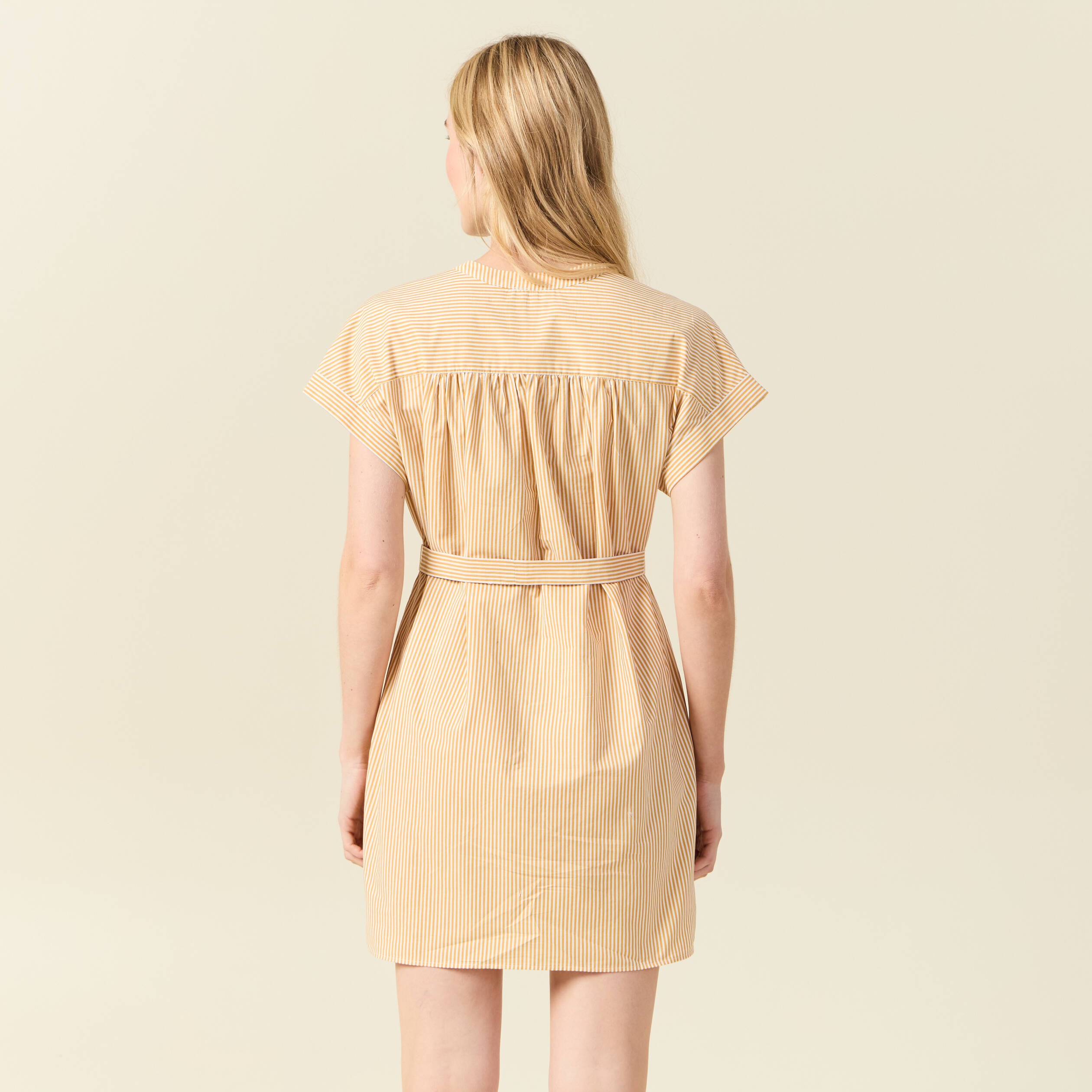 Robe droite ceintur&eacute;e jaune femme