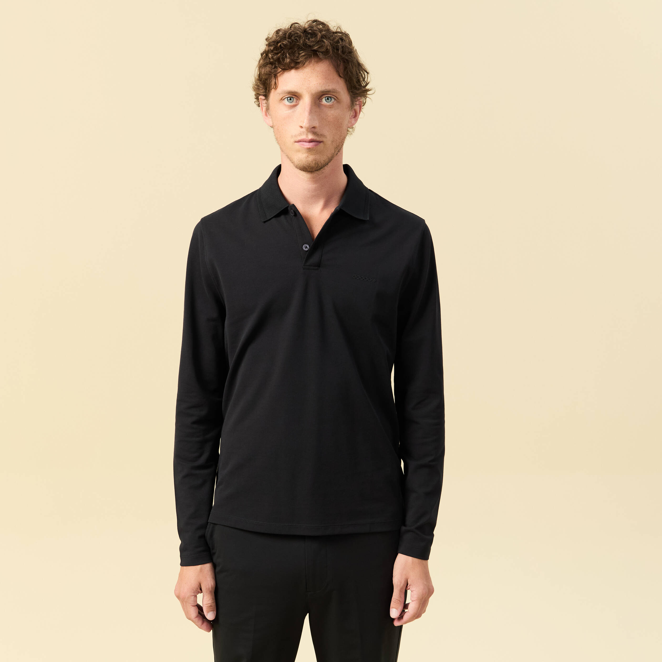 Polo cintr&eacute; manches longues noir homme