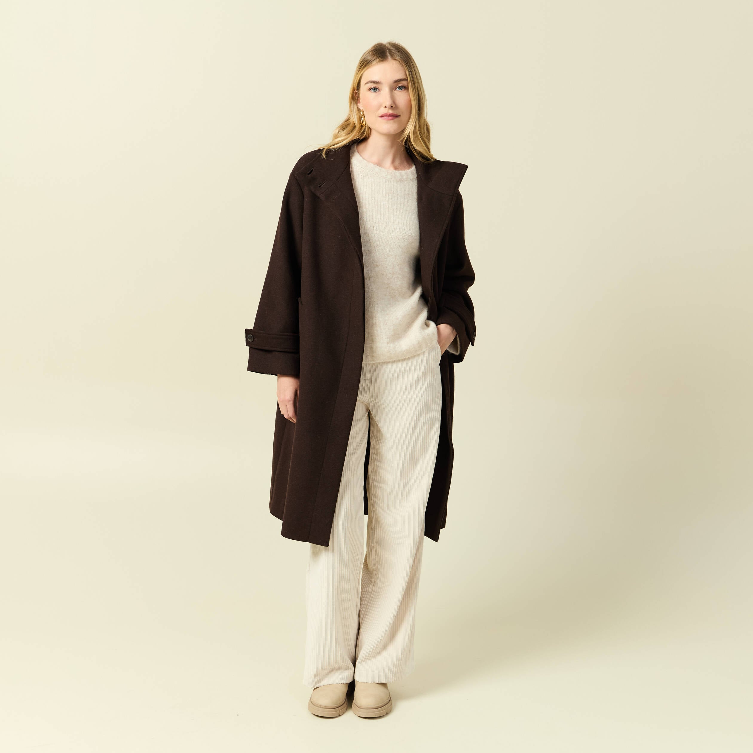 Manteau droit long col montant marron fonc&eacute; femme