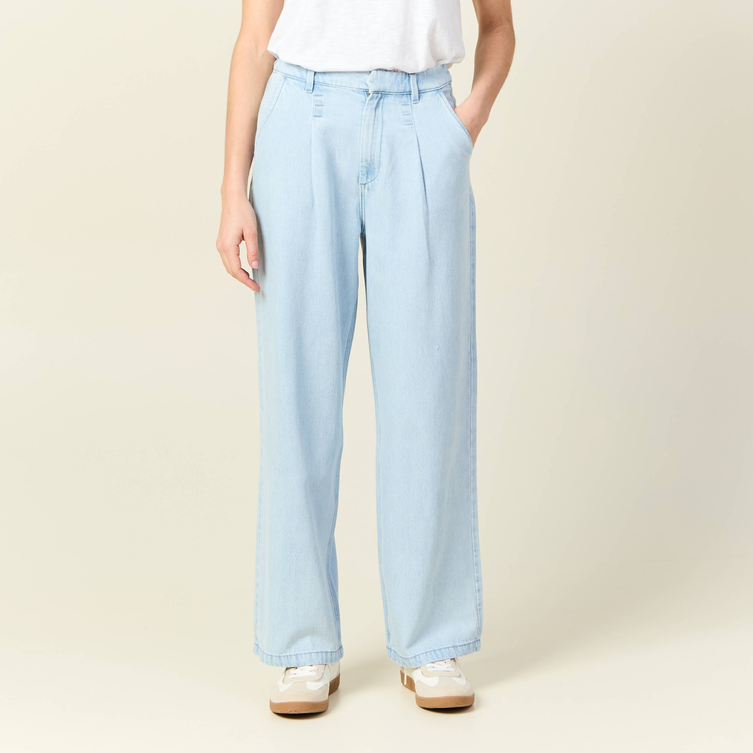 Jeans large &agrave; pinces denim bleach femme