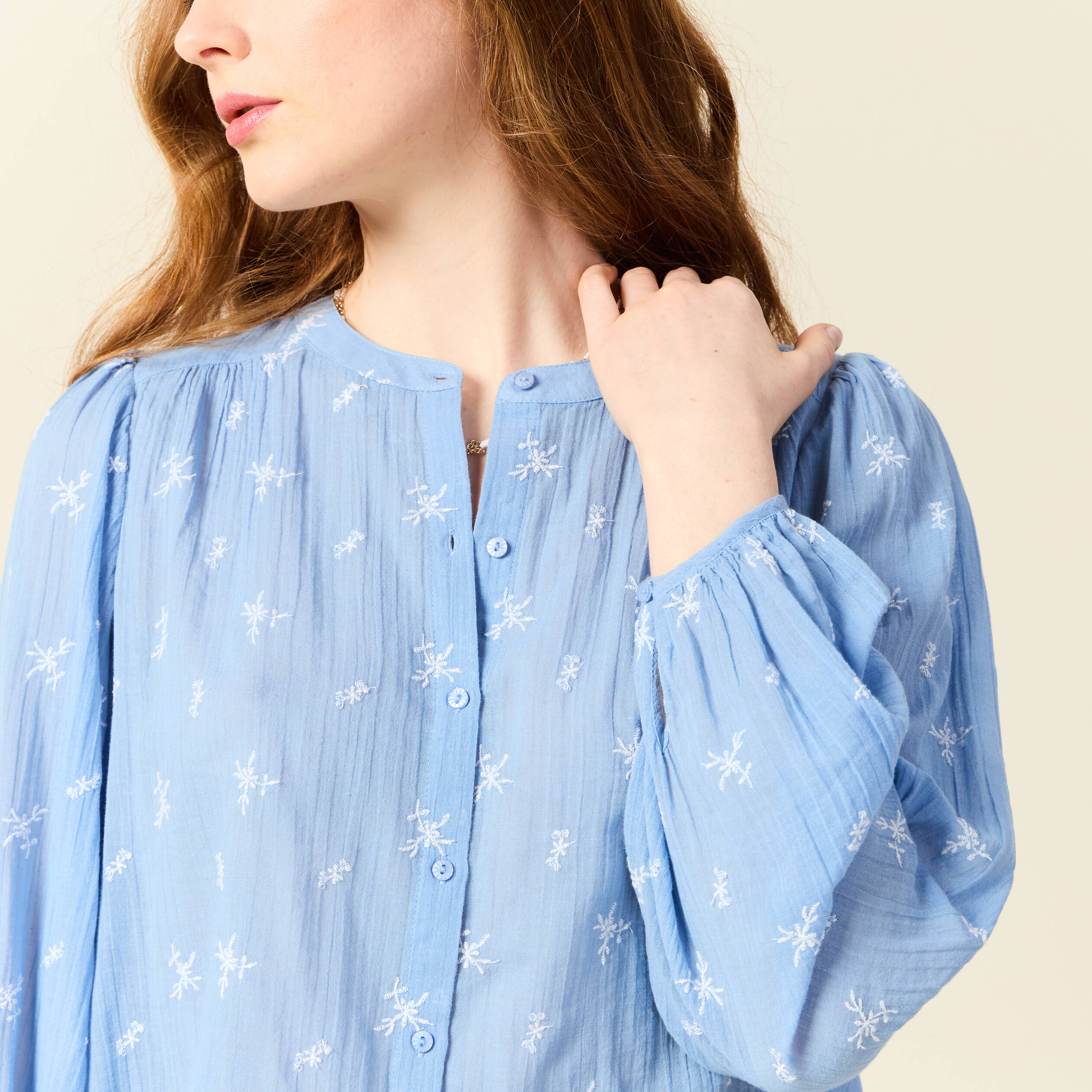 blouse manches longues brodee bleu ciel femme Blouse manches longues brodée bleu ciel femme