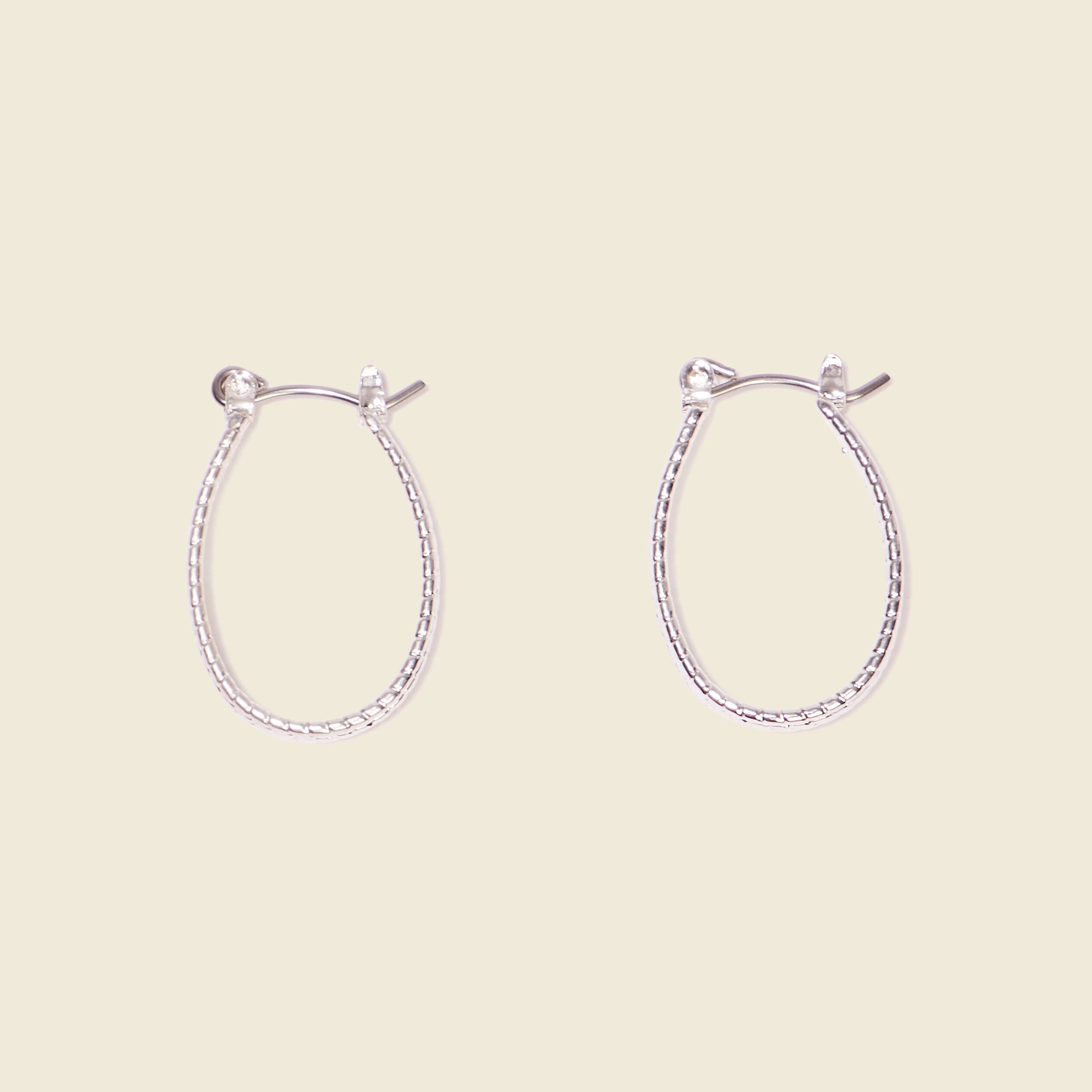Boucles d'oreilles cr&eacute;oles couleur argent femme