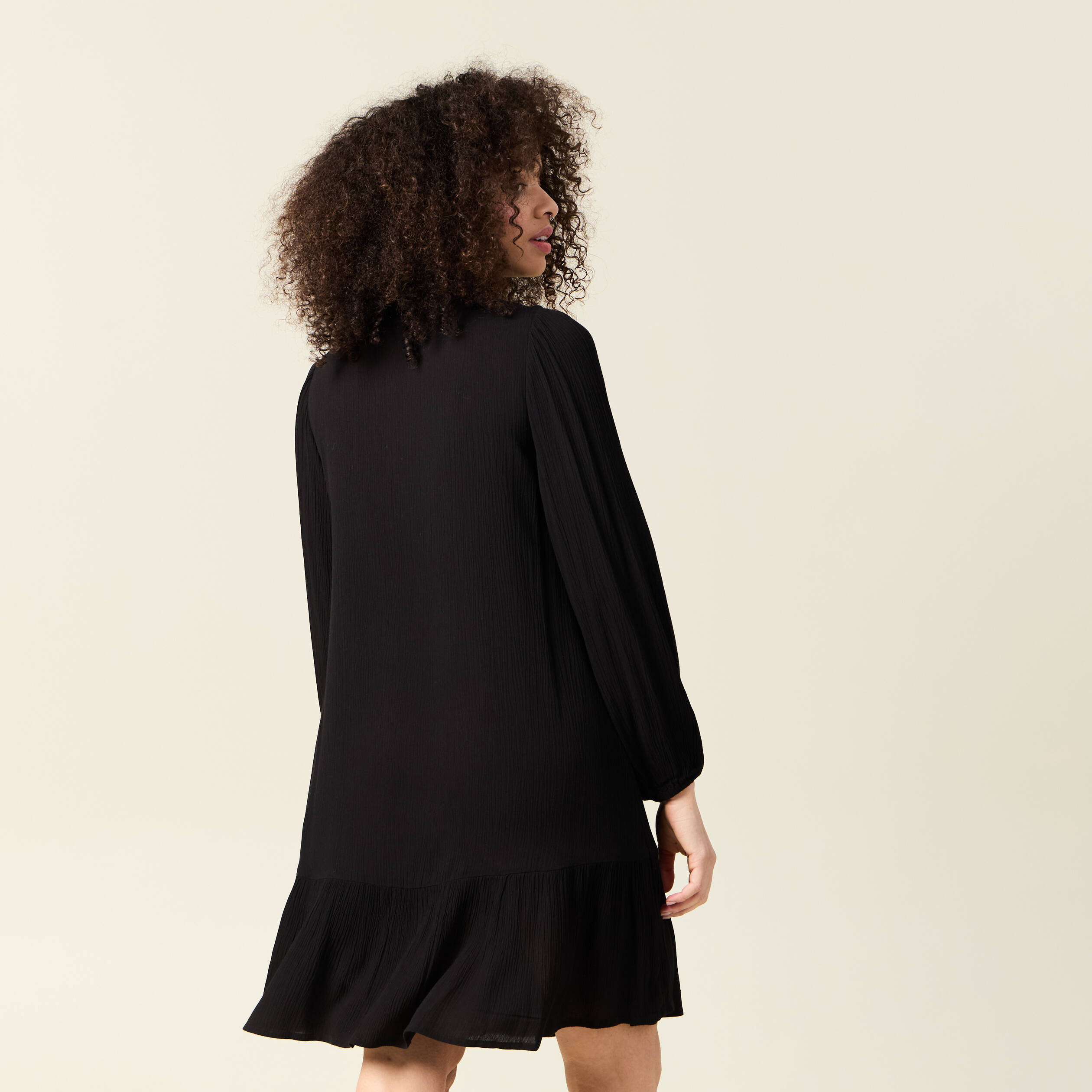 Robe &eacute;vas&eacute;e broderie noir femme