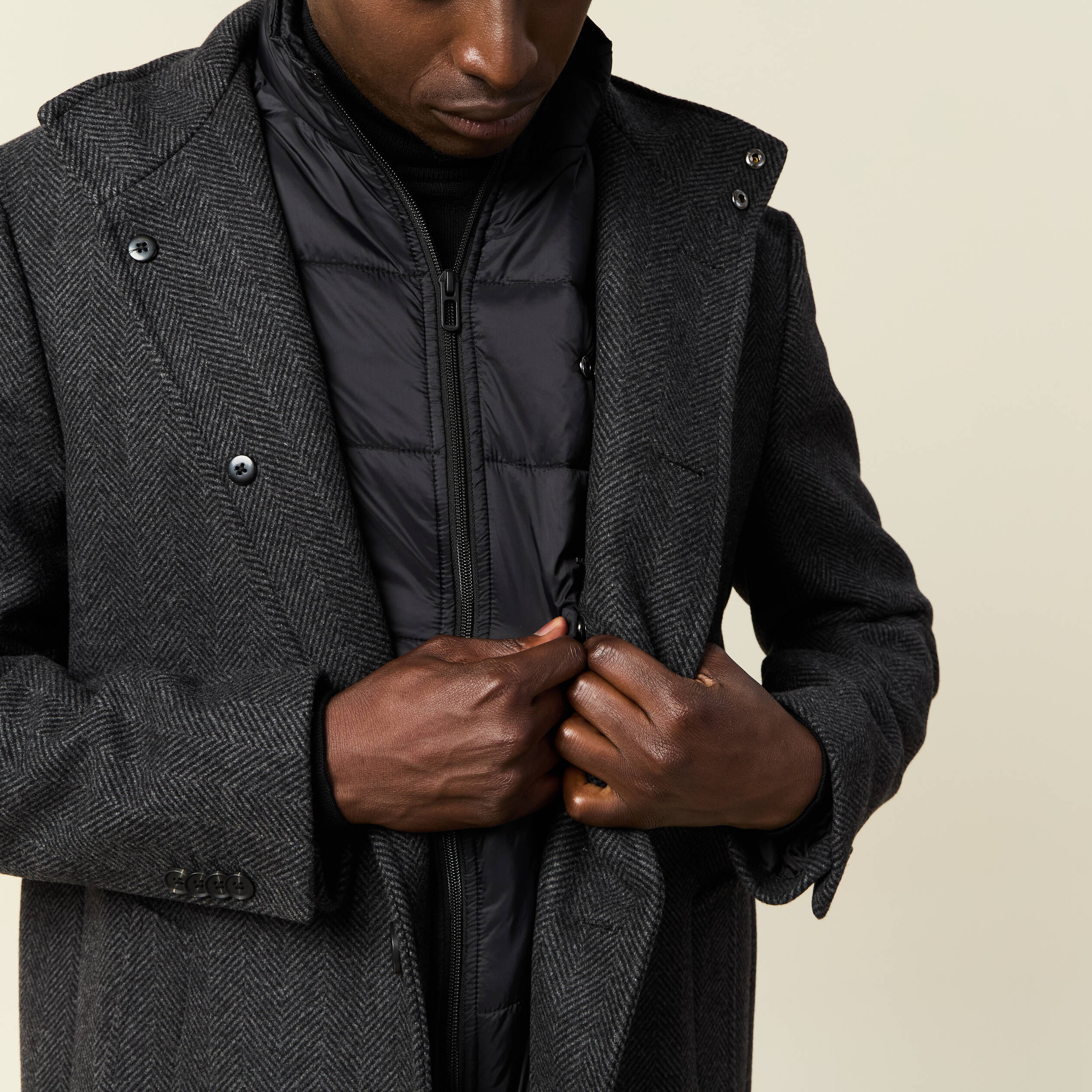 Manteau ajust&eacute; boutonn&eacute; gris fonc&eacute; homme