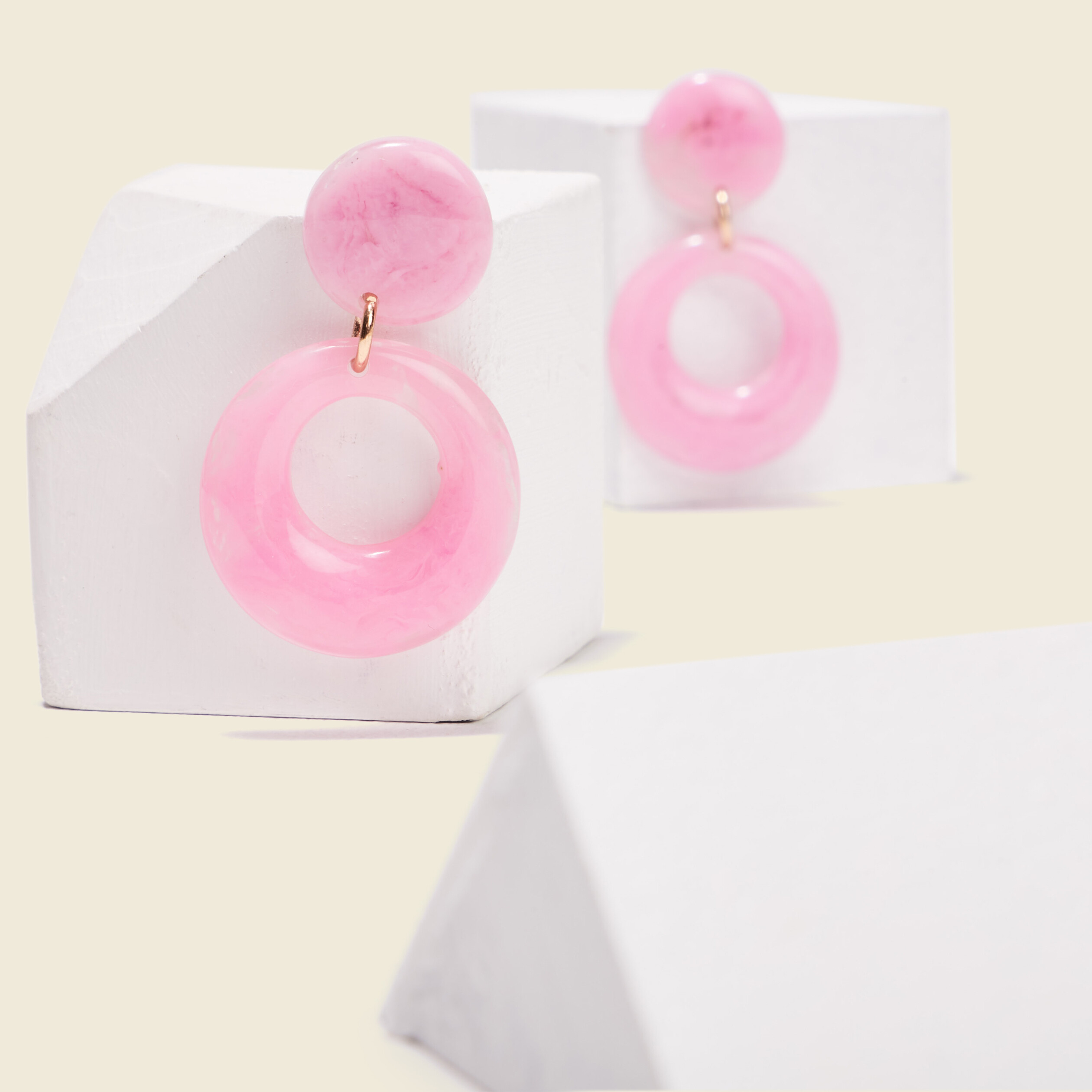 Boucles d'oreilles pendantes rose fushia femme