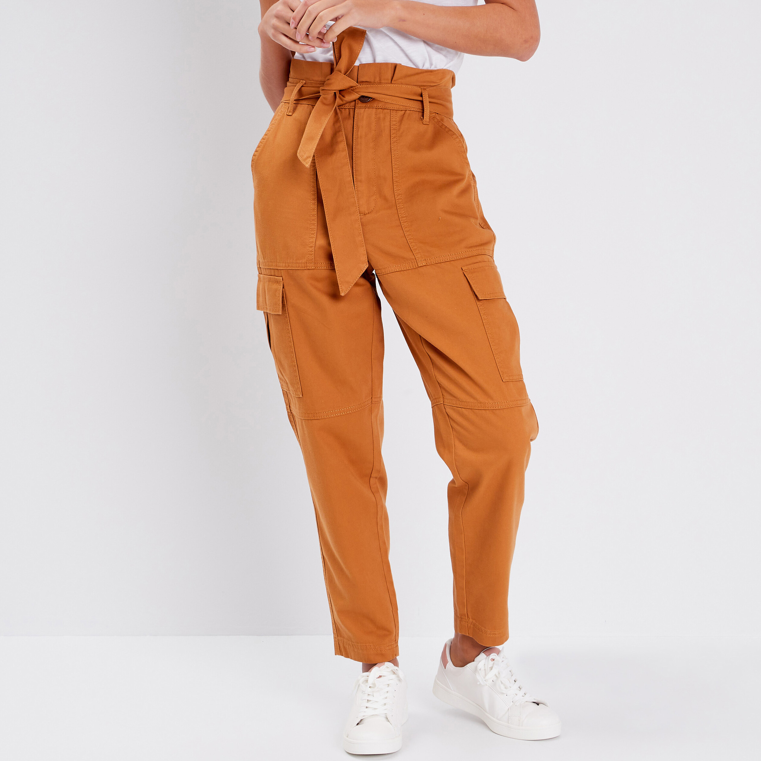 Pantalon cargo ceinturé marron femme