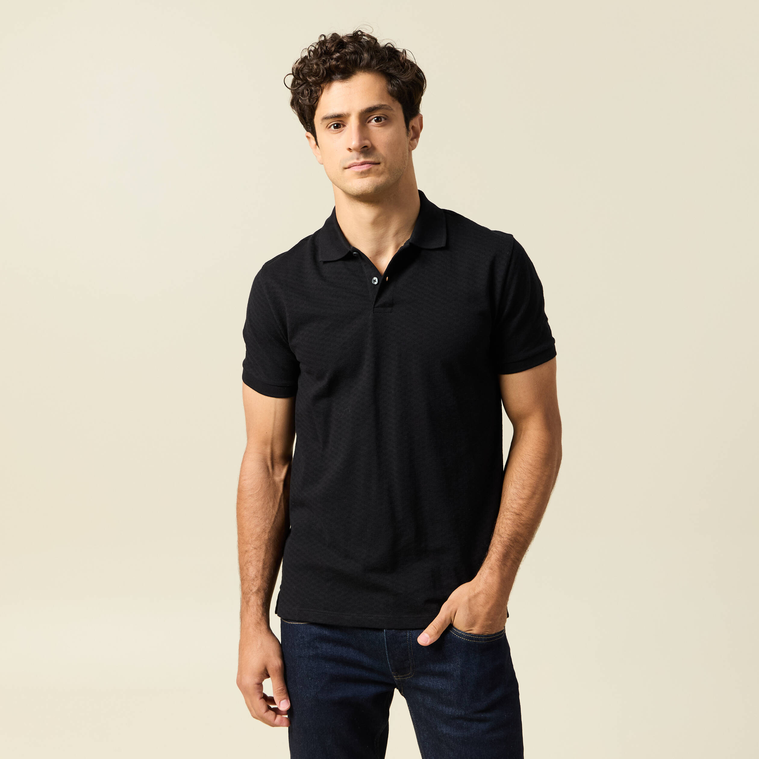 Polo cintr&eacute; en coton manches courtes noir homme