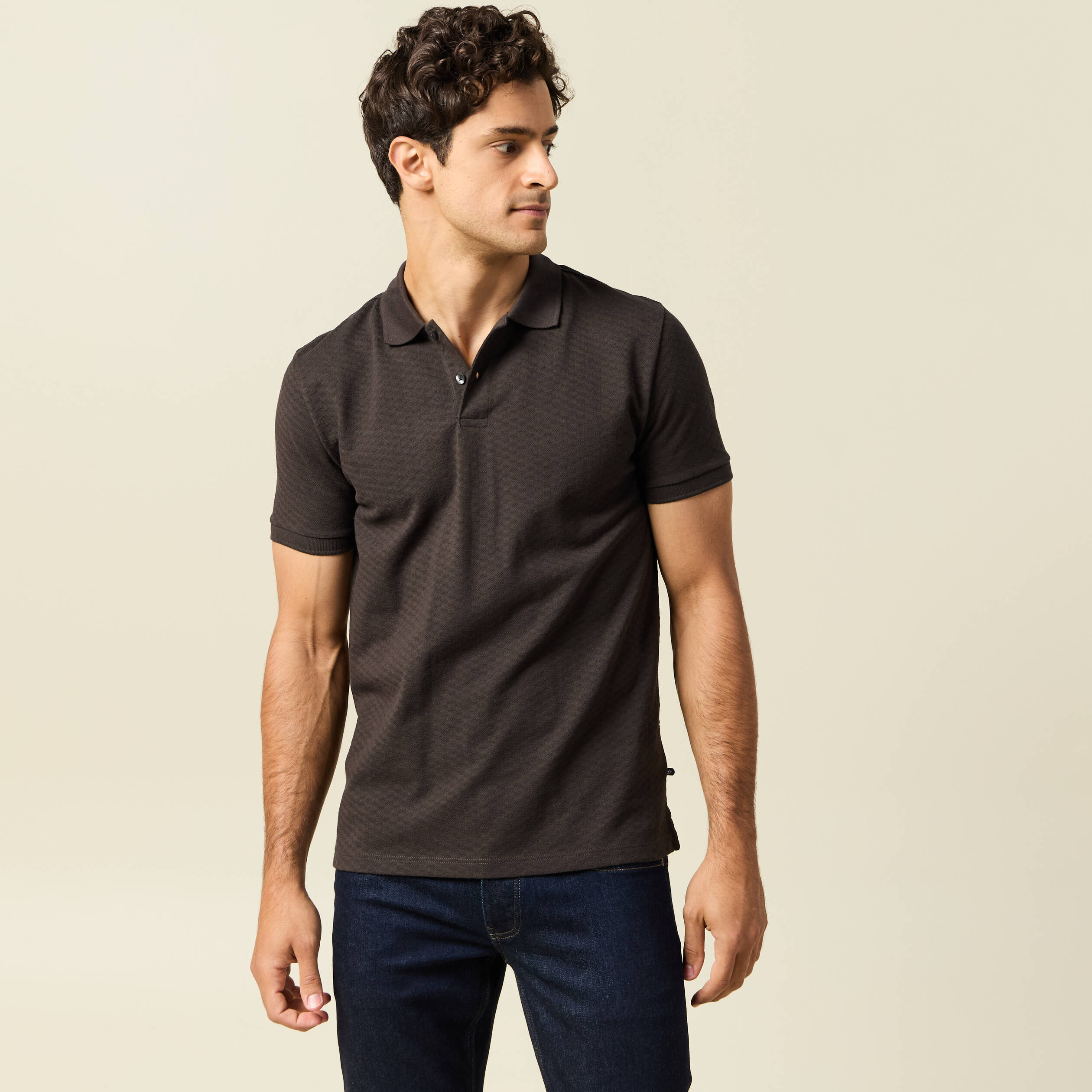 Polo cintr&eacute; en coton manches courtes gris fonc&eacute; homme