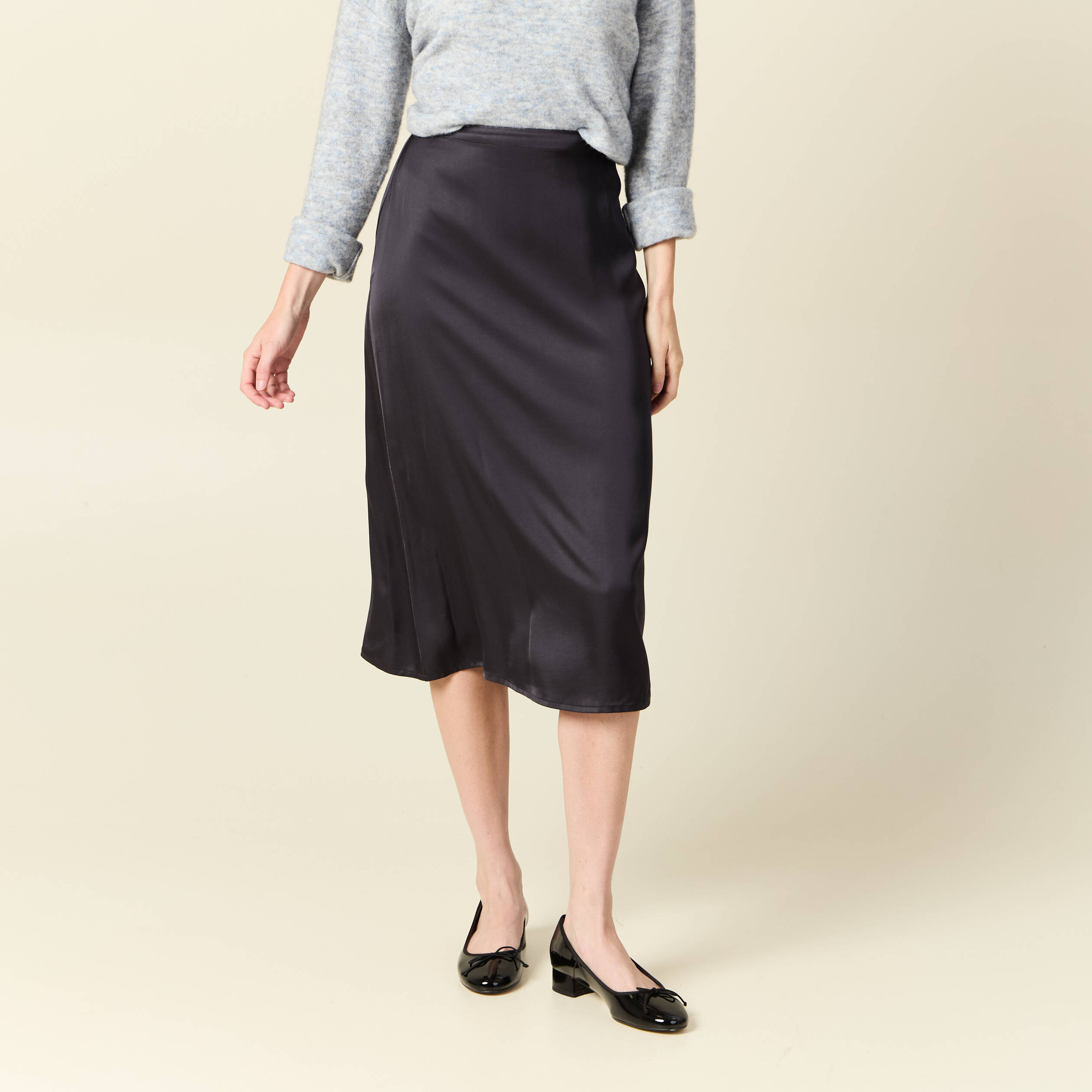 Jupe midi droite satin gris fonc&eacute; femme