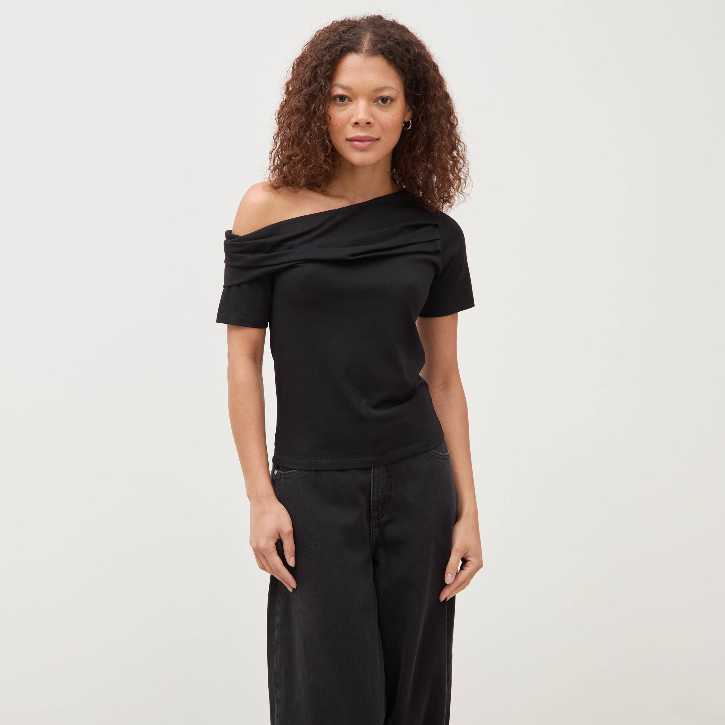 T-shirt ajust&eacute; manches courtes noir femme