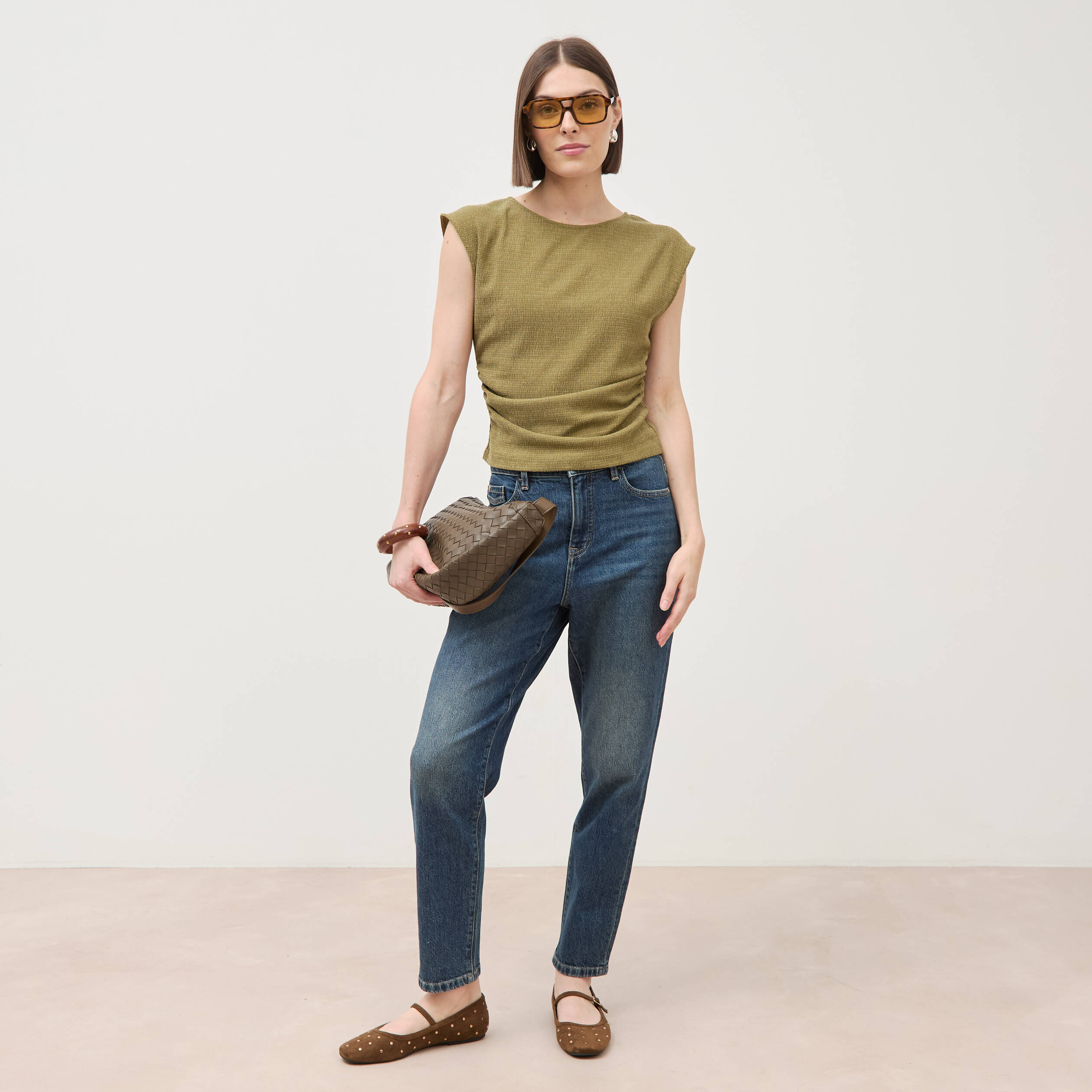 T-shirt ajust&eacute; sans manches vert kaki femme