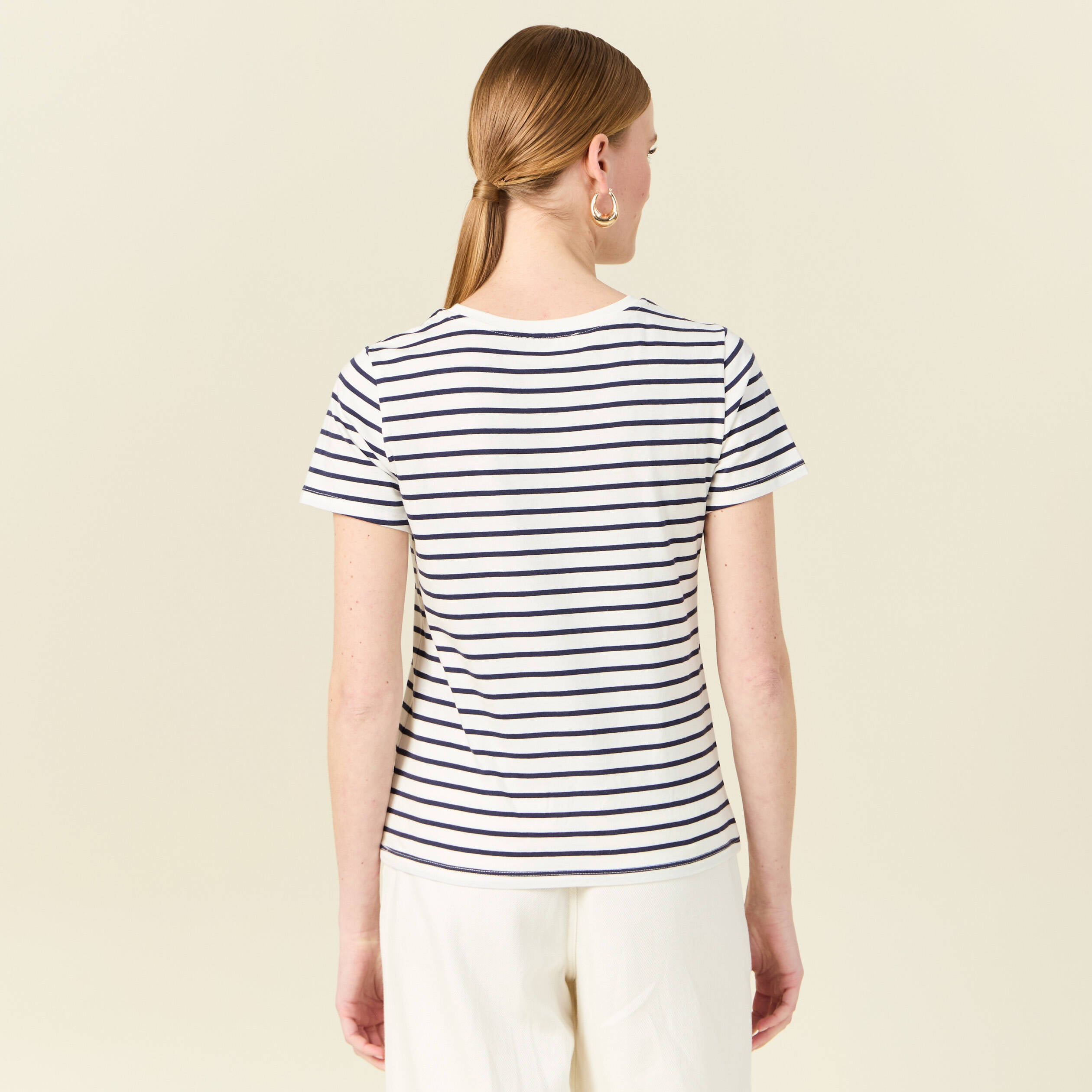 T-shirt cintr&eacute; col rond manches courtes ecru femme