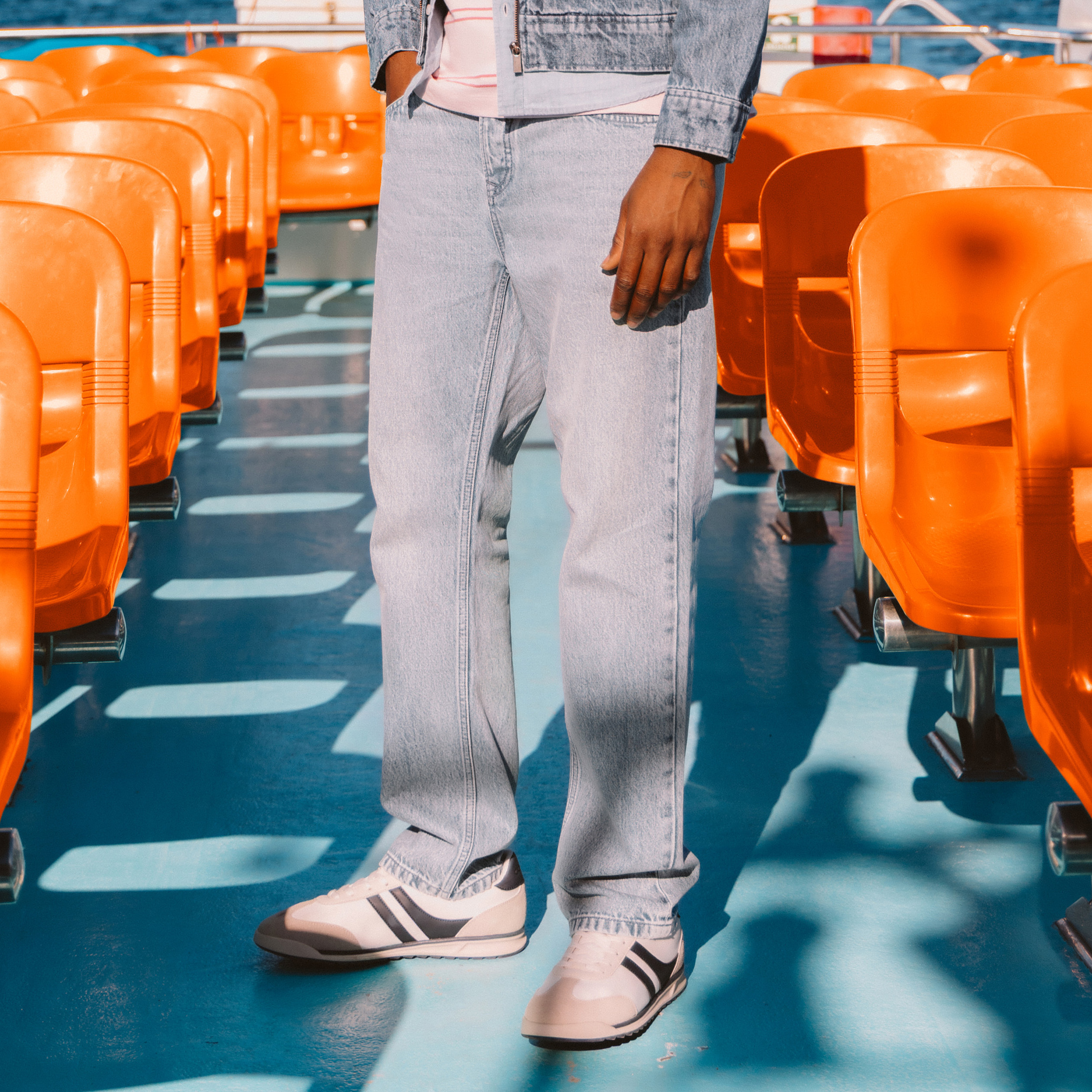Jeans straight longueur 32 en coton denim bleach homme