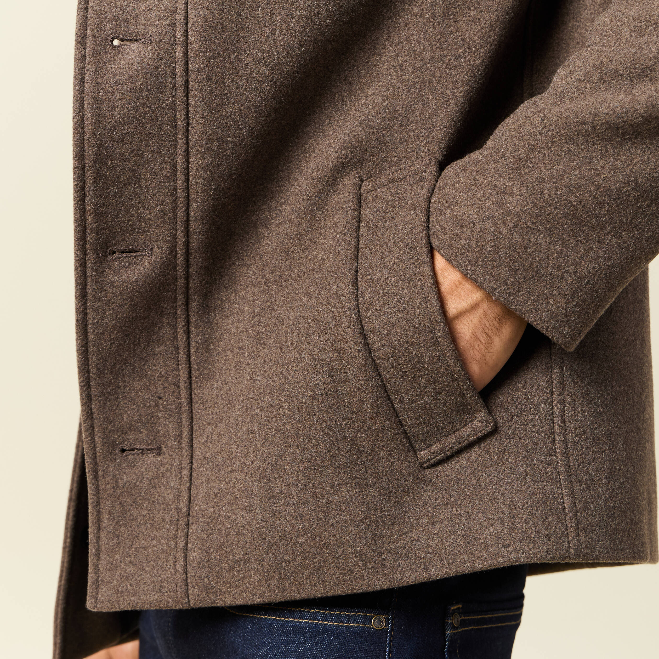 Manteau droit court col montant taupe homme