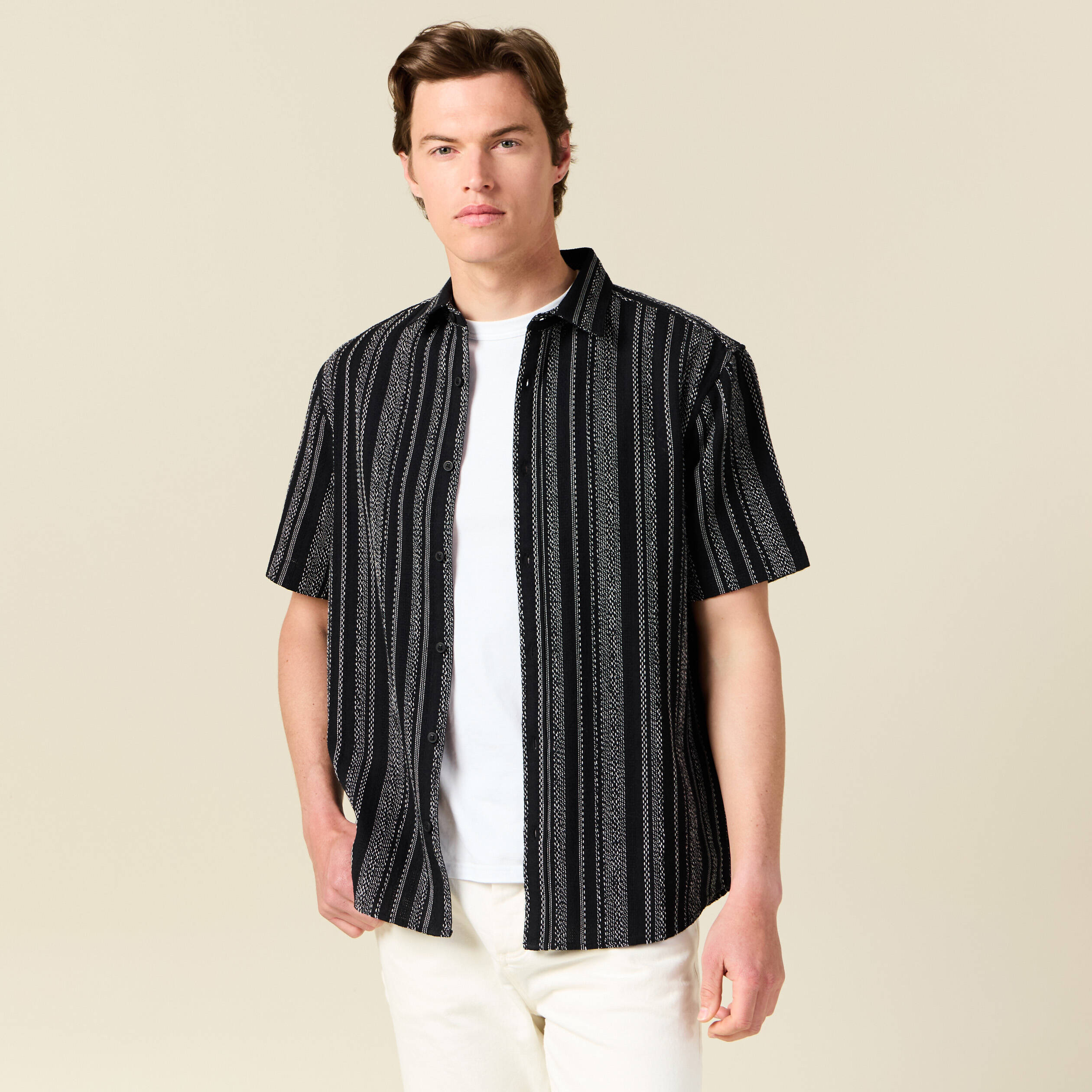 Chemise ray&eacute;e manches courtes noir homme