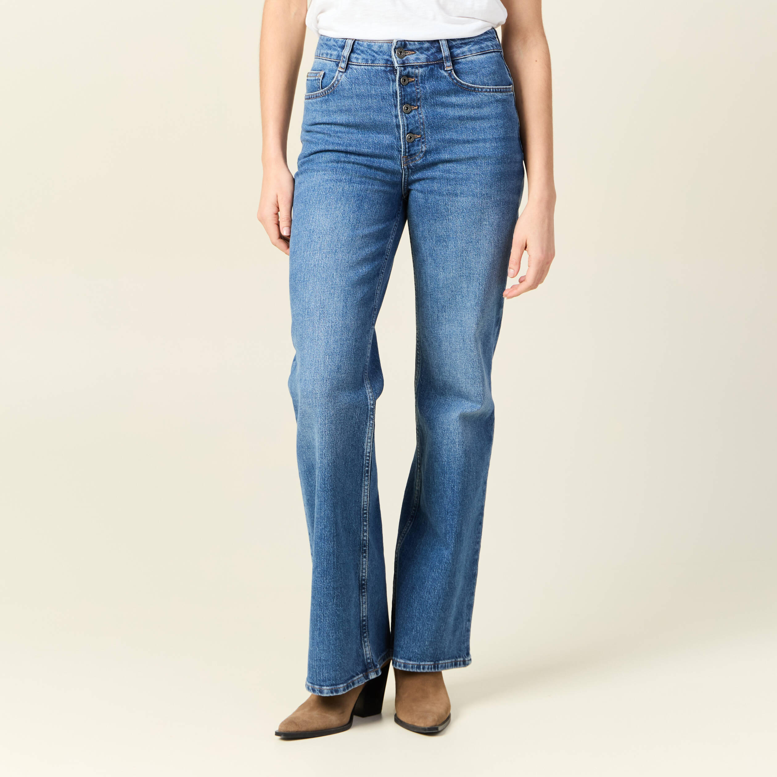 Jeans flare boutonn&eacute; denim brut femme