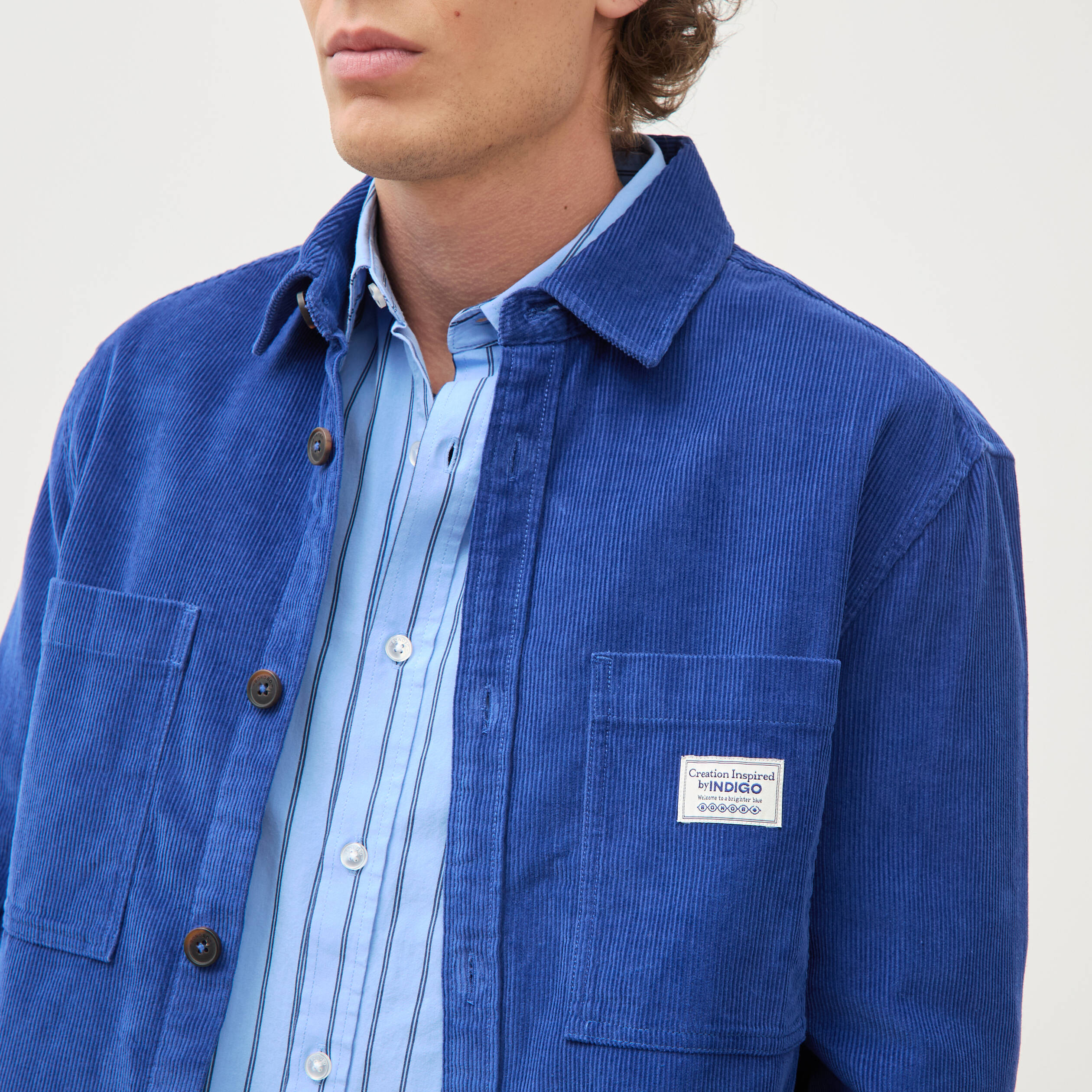 Surchemise courte droite en velours bleu electrique homme