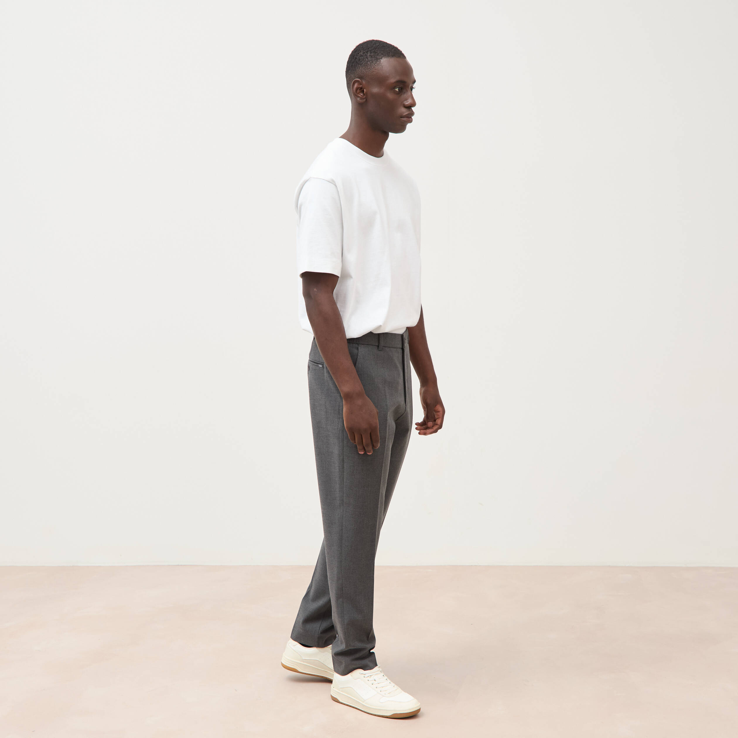 Pantalon droit longueur 32 gris fonc&eacute; homme