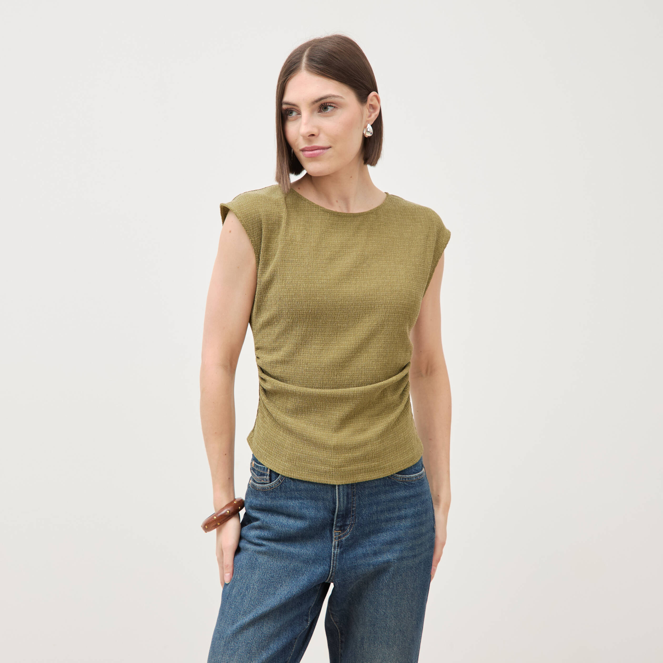 T-shirt ajust&eacute; sans manches vert kaki femme