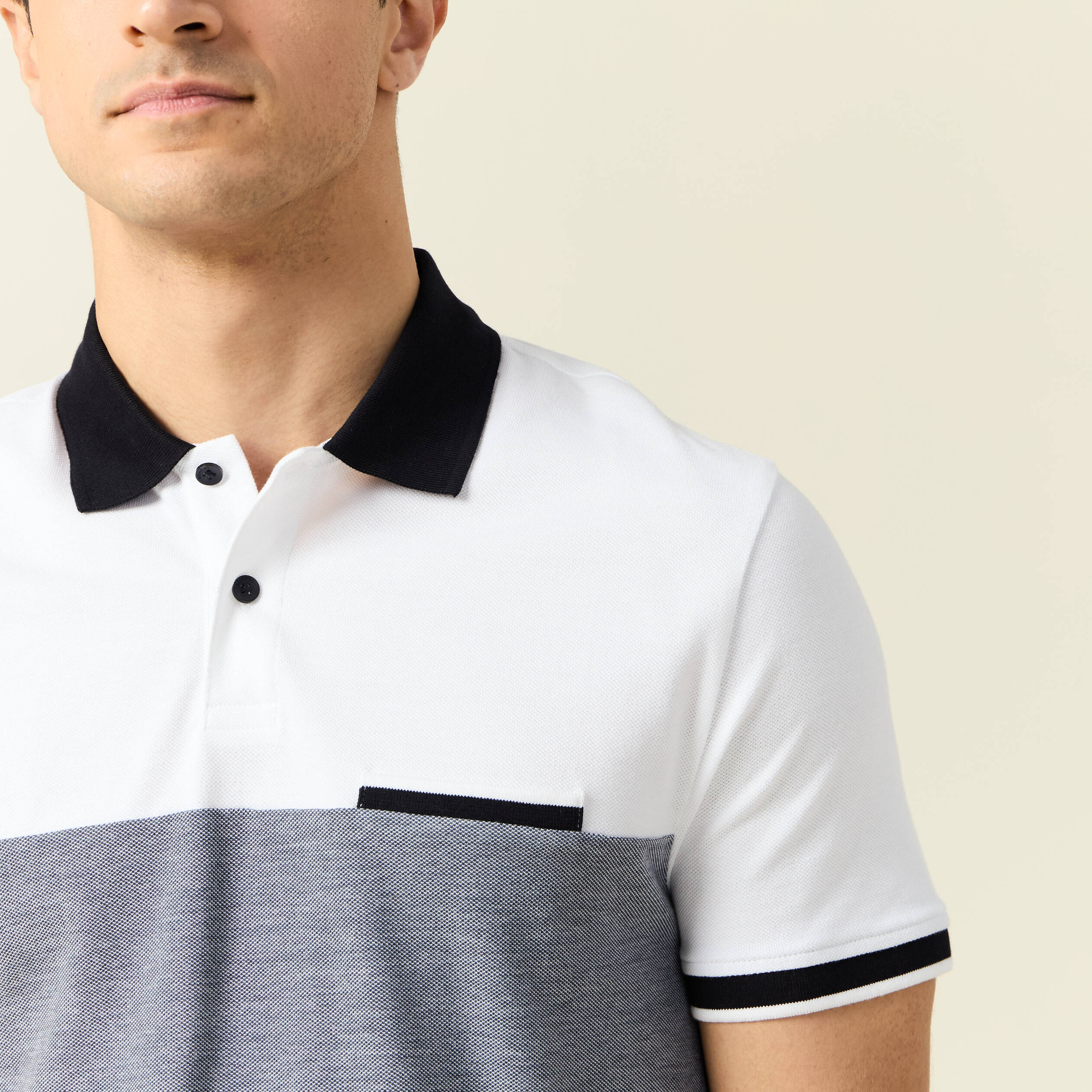 Polo cintr&eacute; manches courtes bleu marine homme
