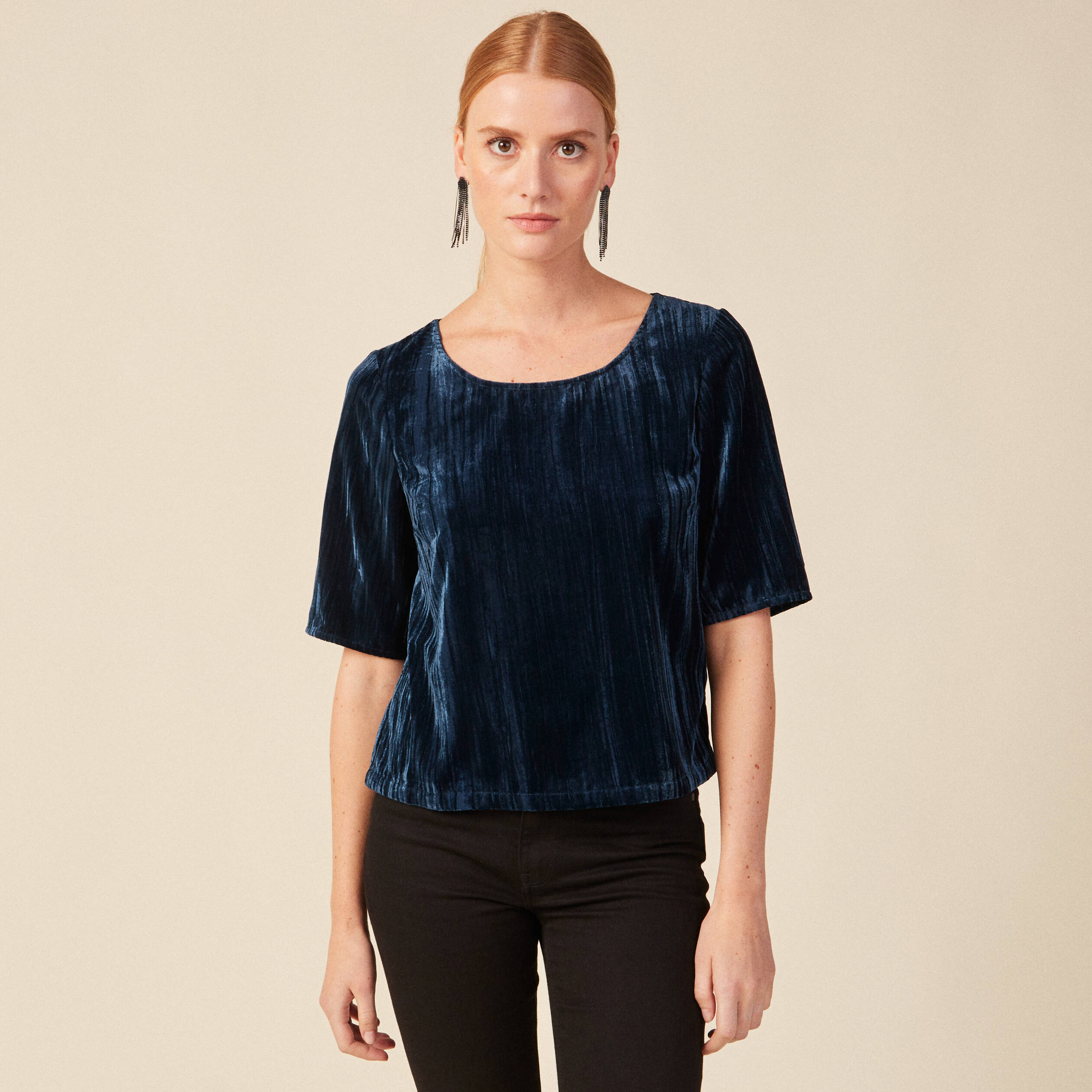 Blouse ajust&eacute;e manches courtes velours bleu canard femme