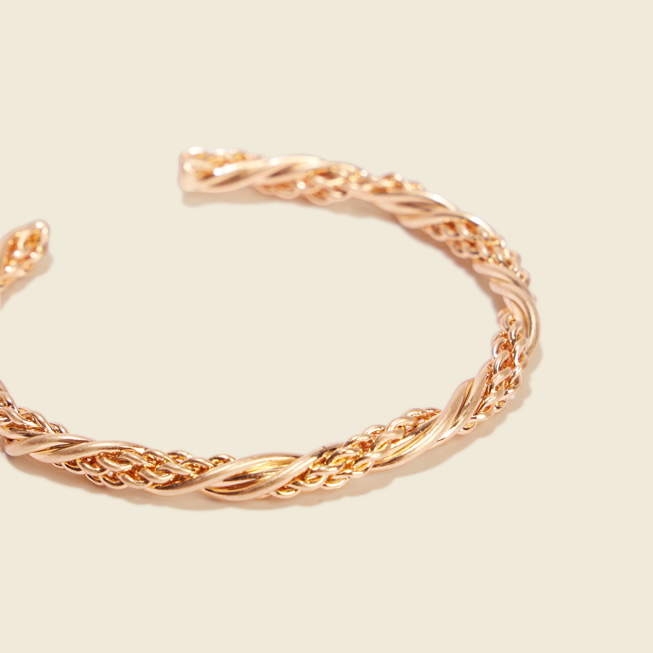 Bracelet jonc effet tressé couleur or femme