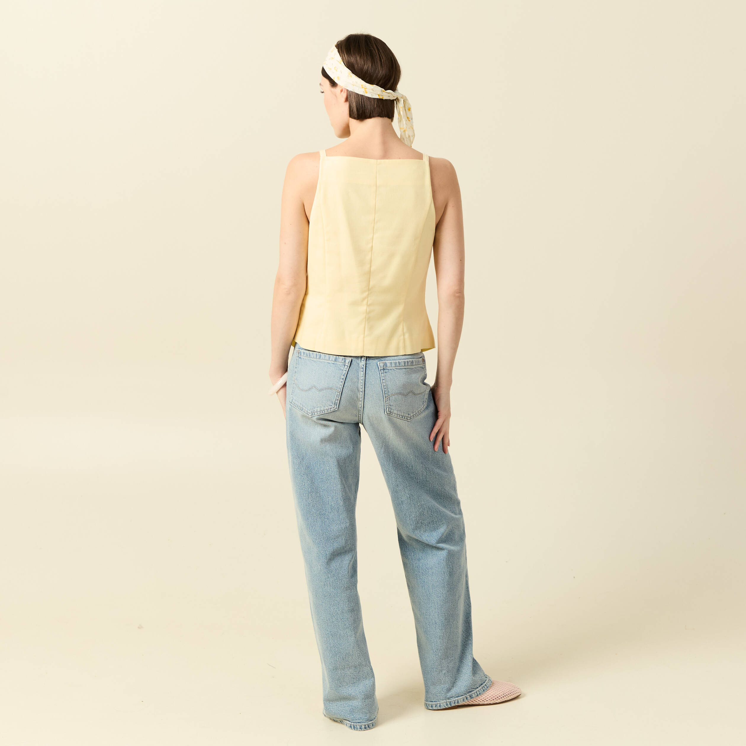 D&eacute;bardeur cintr&eacute; col carr&eacute; &agrave; bretelles jaune clair femme