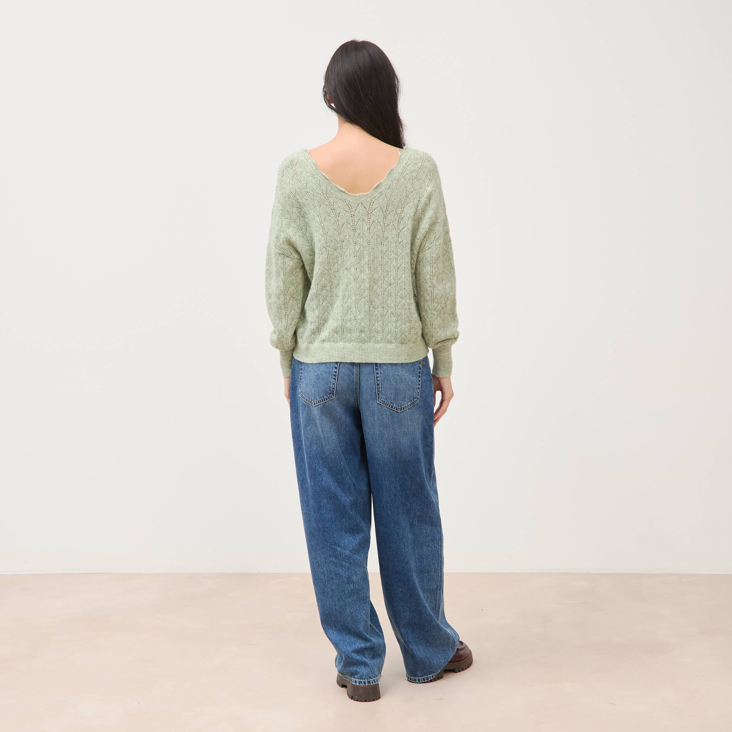 Gilet ajour&eacute; col V manches longues vert pastel femme