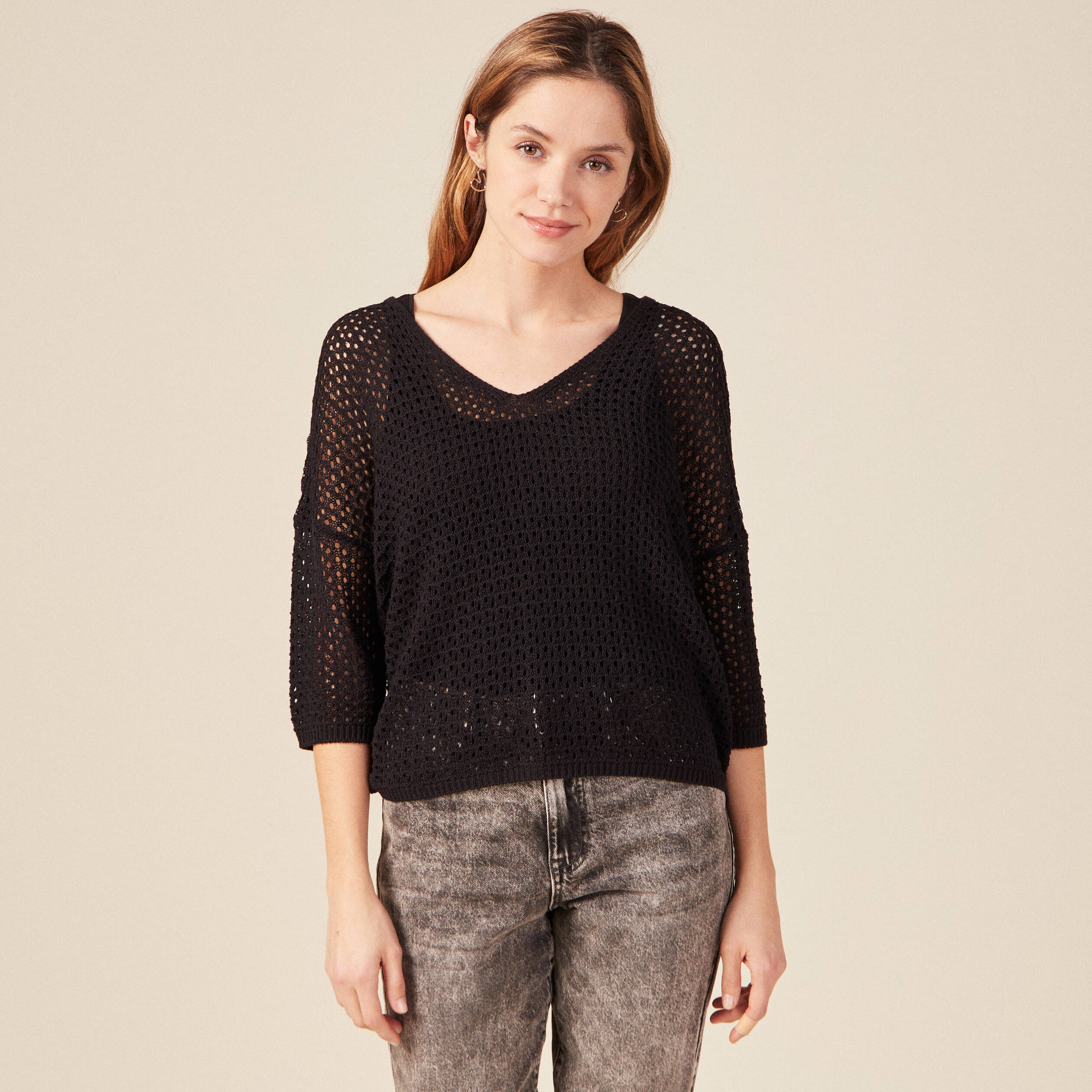 Pull ajour&eacute; col v manches 3/4 noir femme