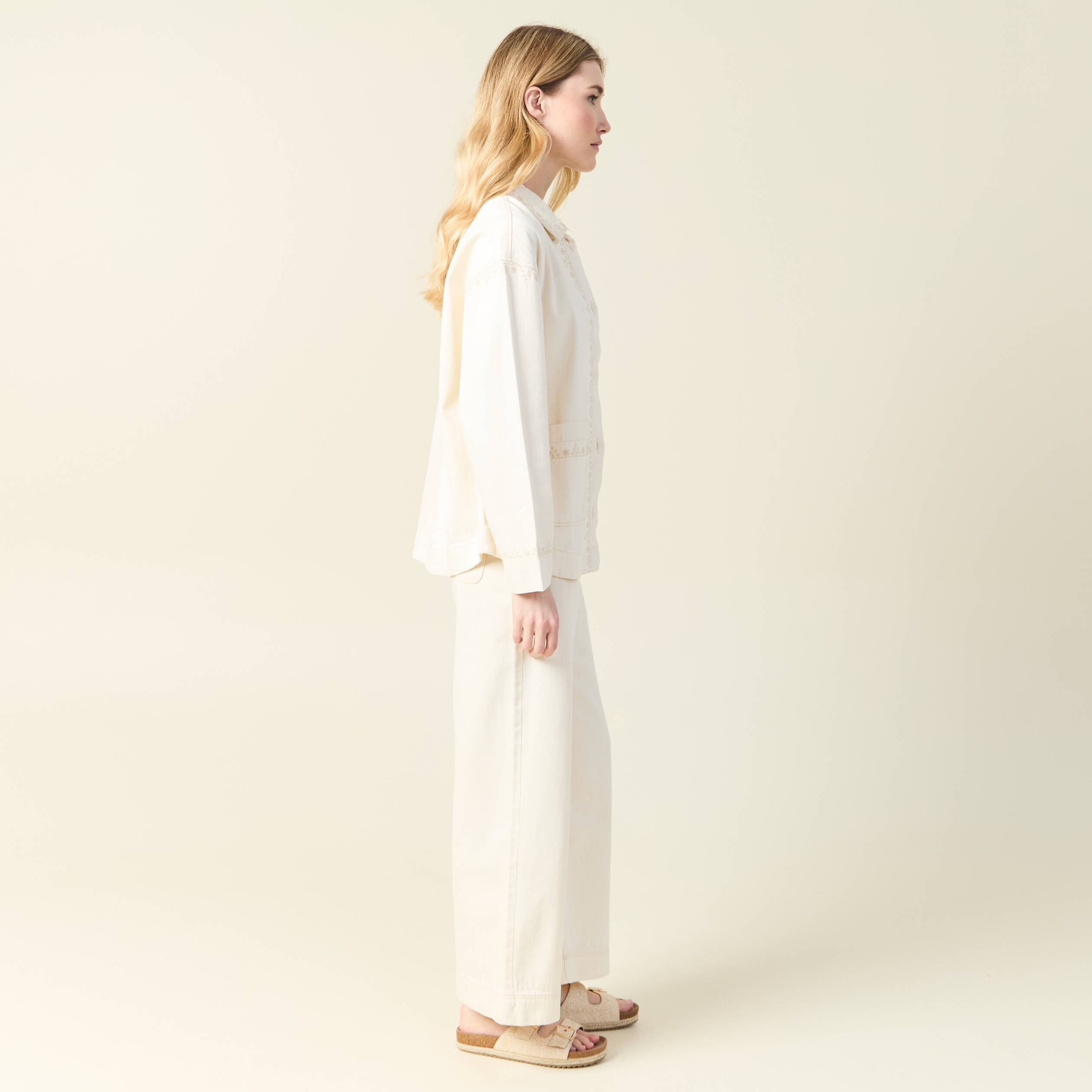 Blouson boutonn&eacute; brod&eacute; denim blanc femme