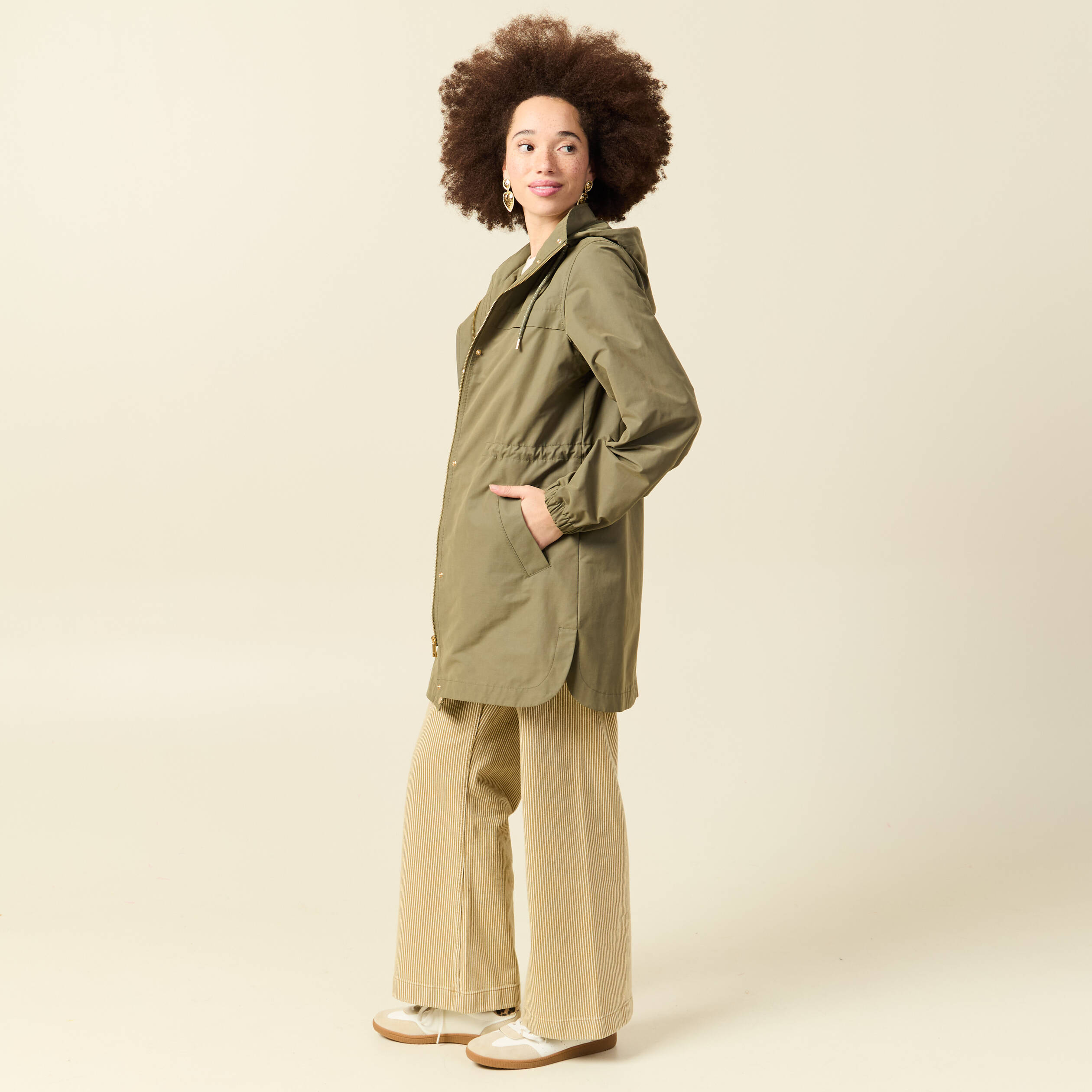 Parka longue droite d&eacute;perlante &agrave; capuche vert kaki femme