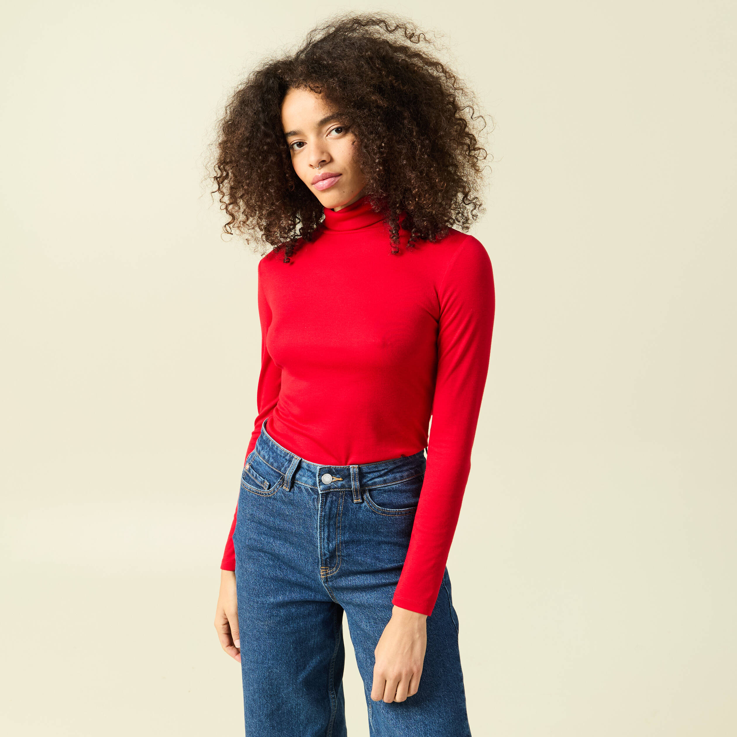 T-shirt cintr&eacute; manches longues col roul&eacute; rouge femme