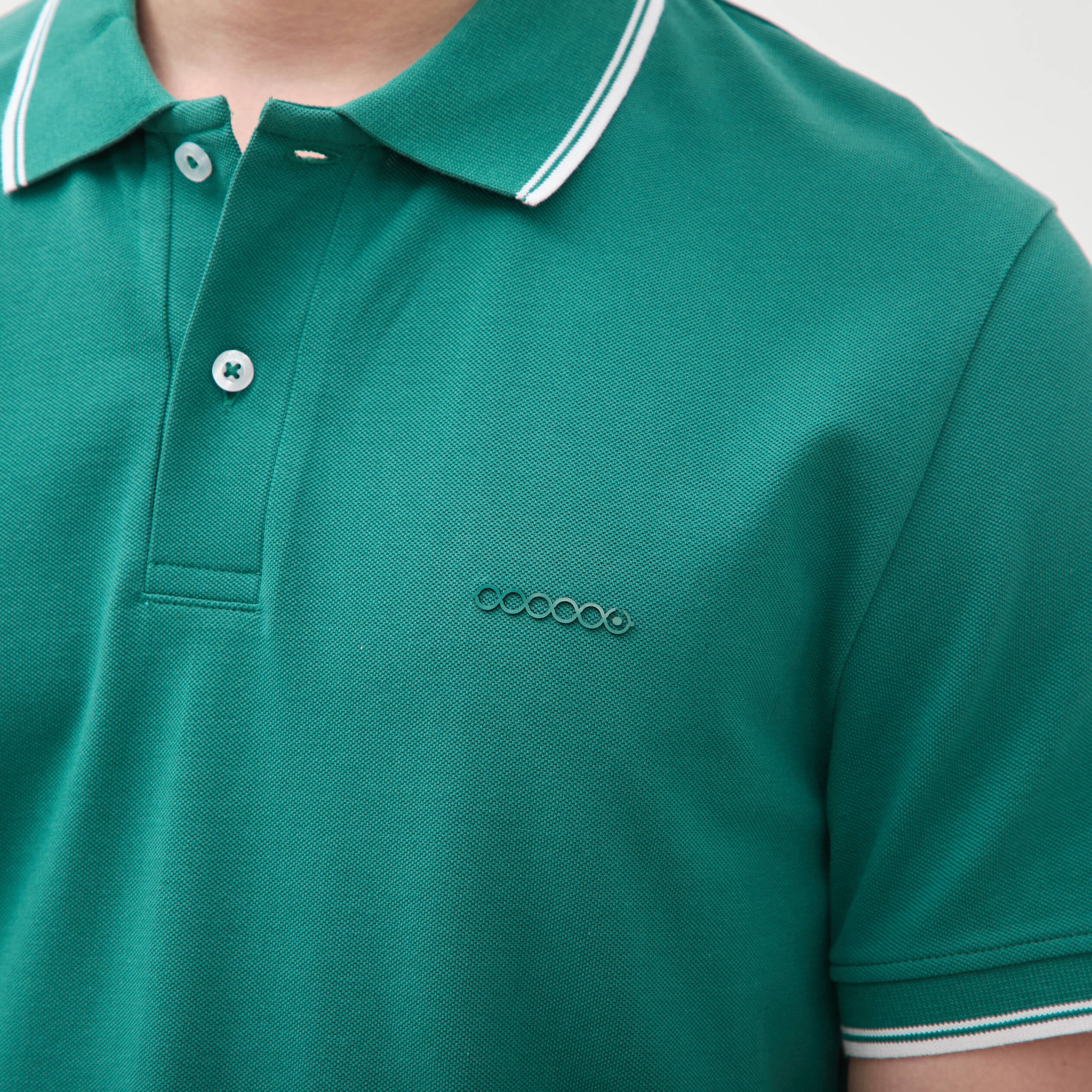 Polo cintr&eacute; en coton manches courtes vert &eacute;meraude homme