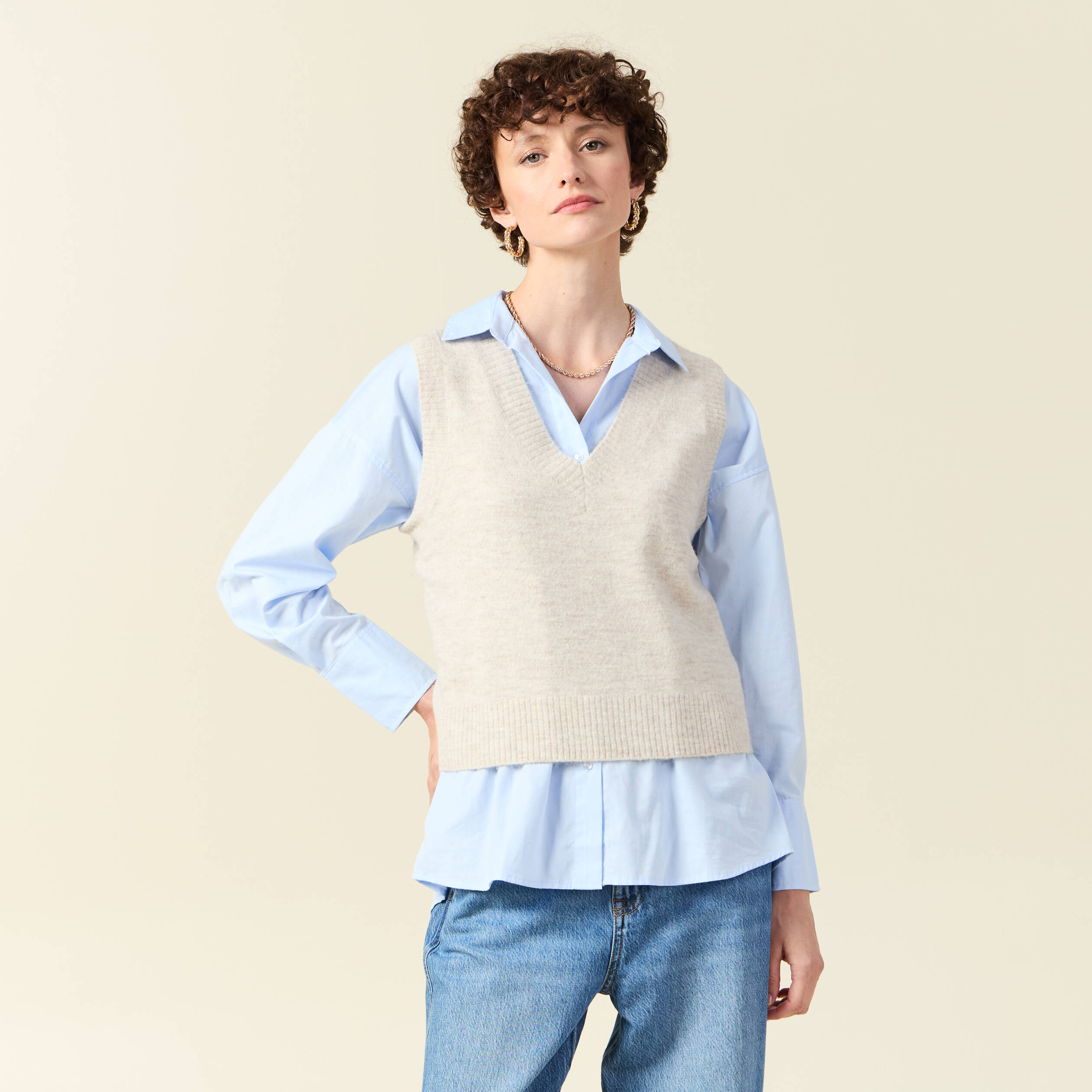 Pull sans manches col en V creme femme