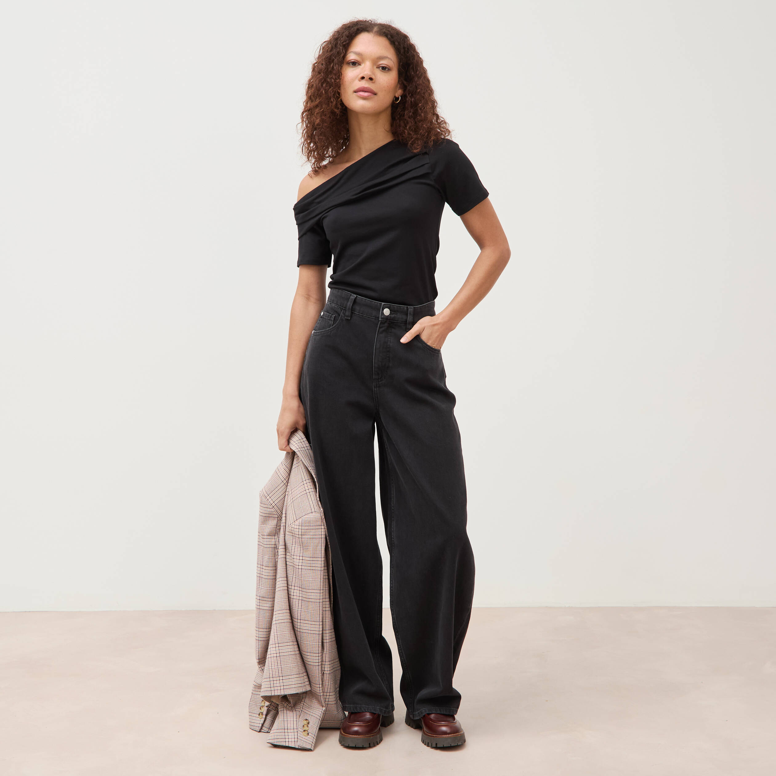 T-shirt ajust&eacute; manches courtes noir femme