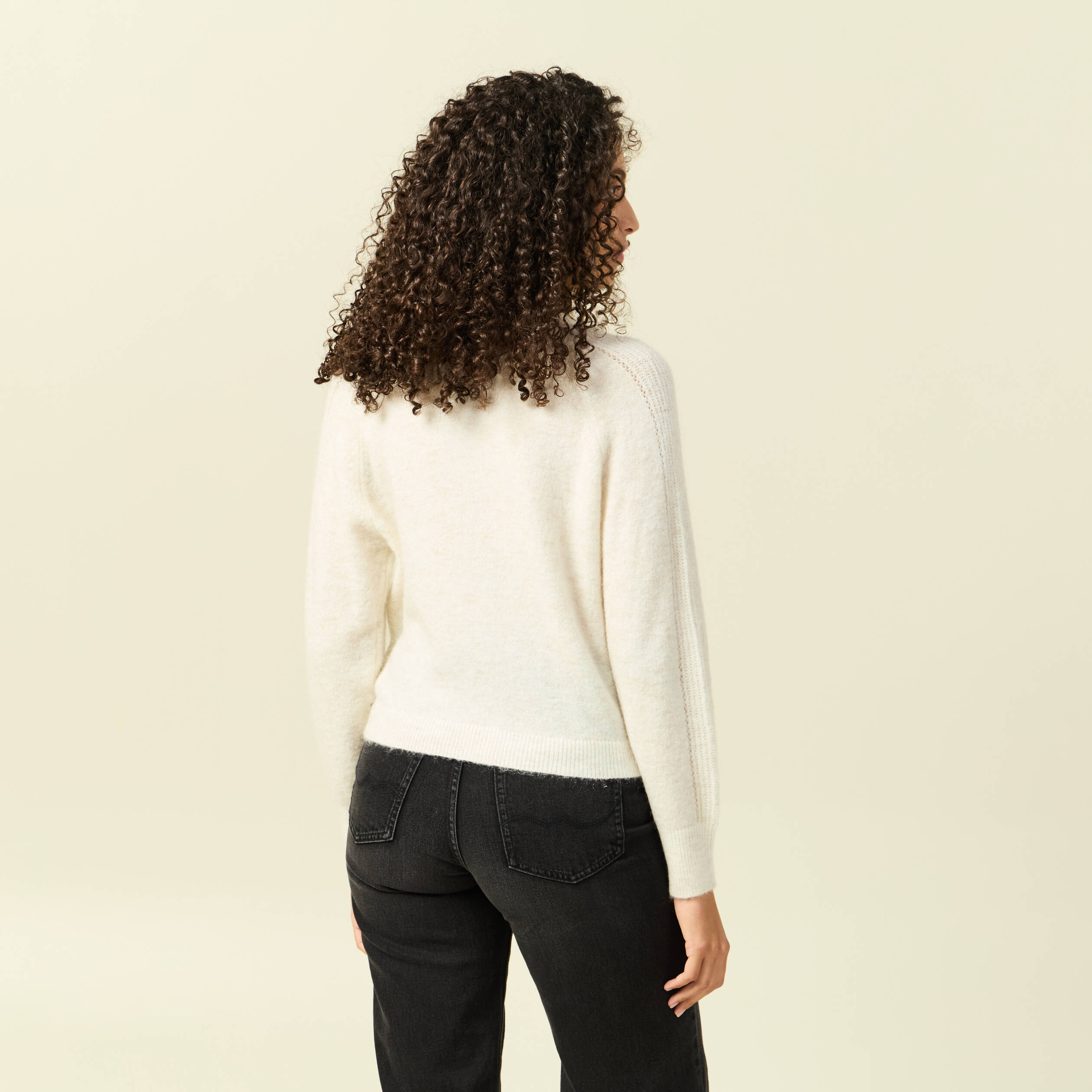 Gilet ajour&eacute; col V manches longues creme femme