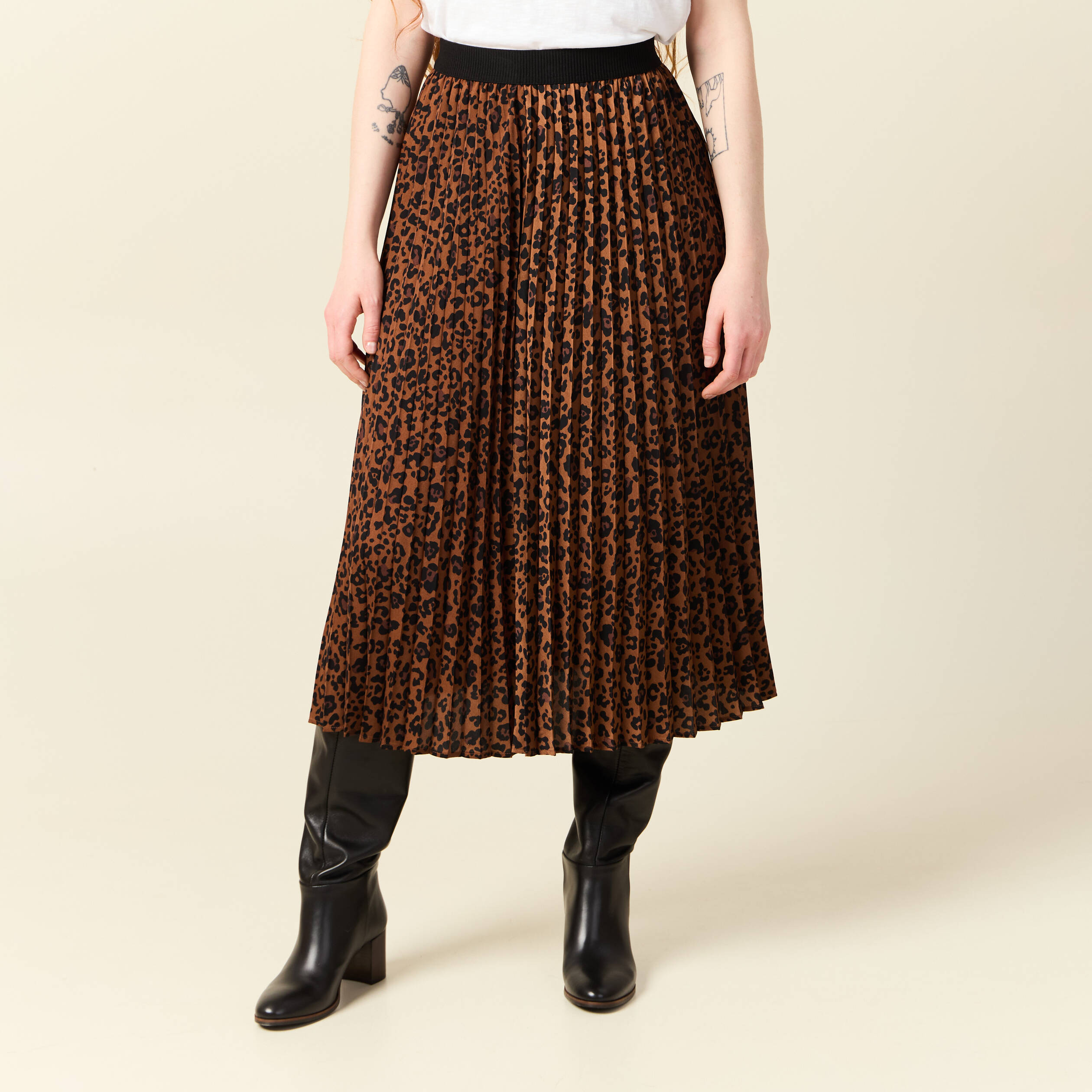 Jupe longue droite plissée marron foncé femme