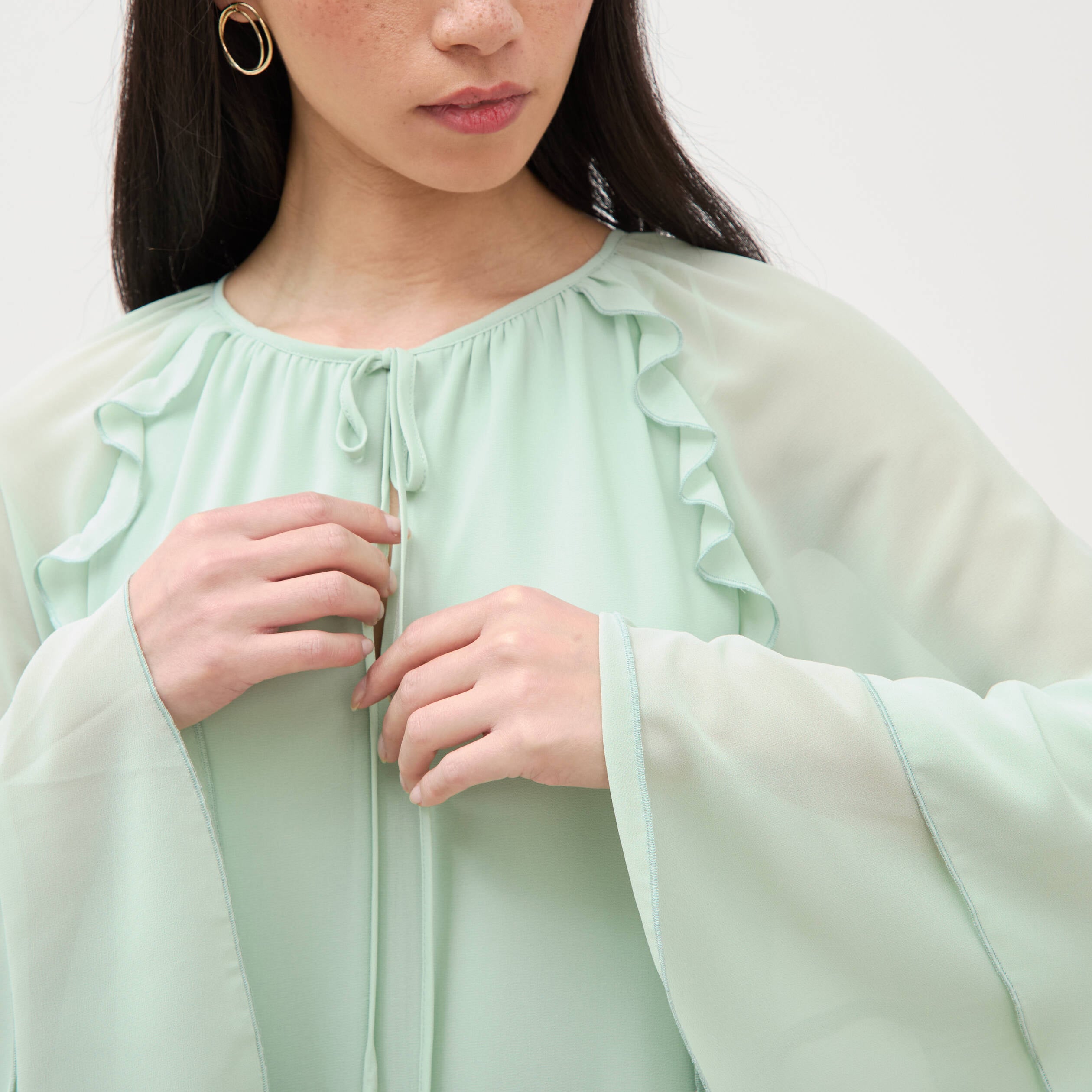 Robe courte &eacute;vas&eacute;e manches longues vert pastel femme
