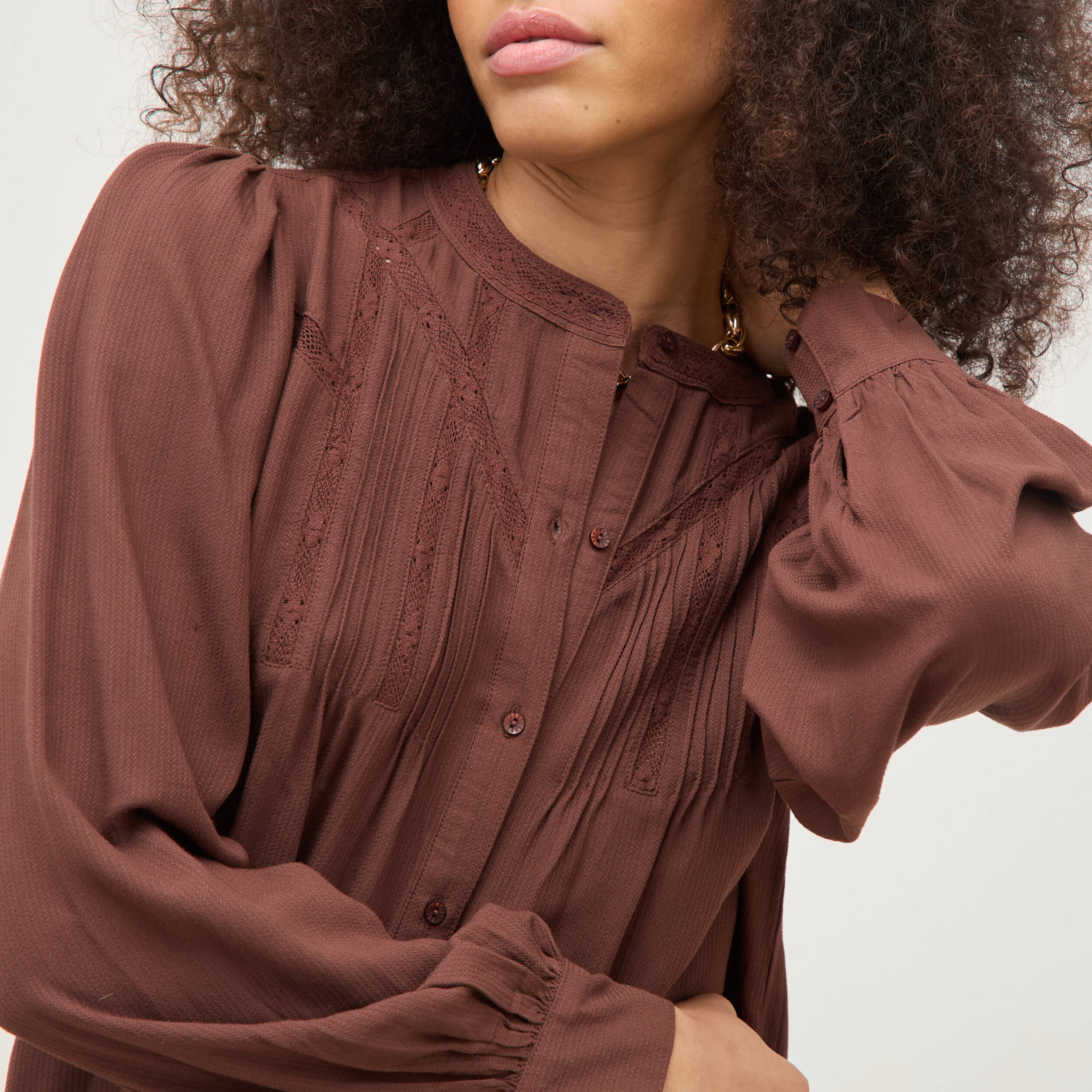 Blouse ajour&eacute;e col rond manches longues marron fonc&eacute; femme