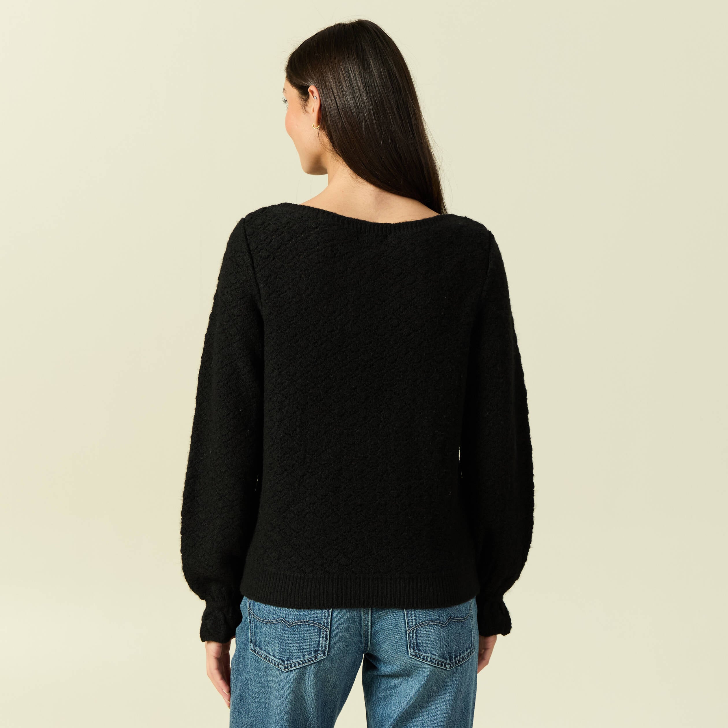 Pull ajour&eacute; col bateau manches longues noir femme