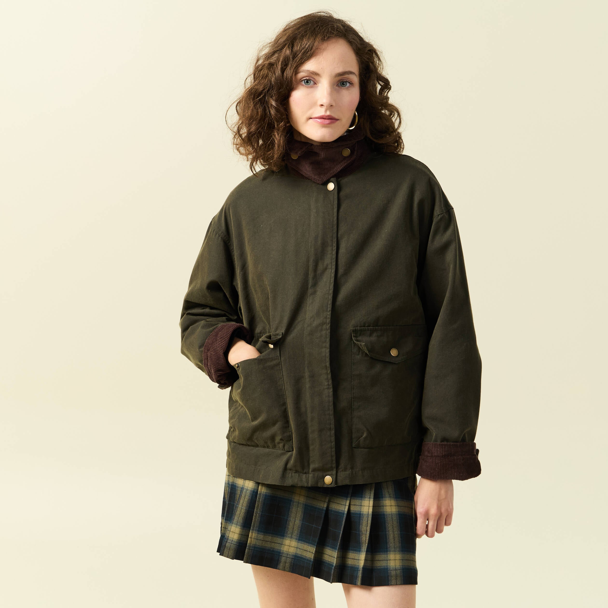 Parka oversize courte col classique vert kaki femme