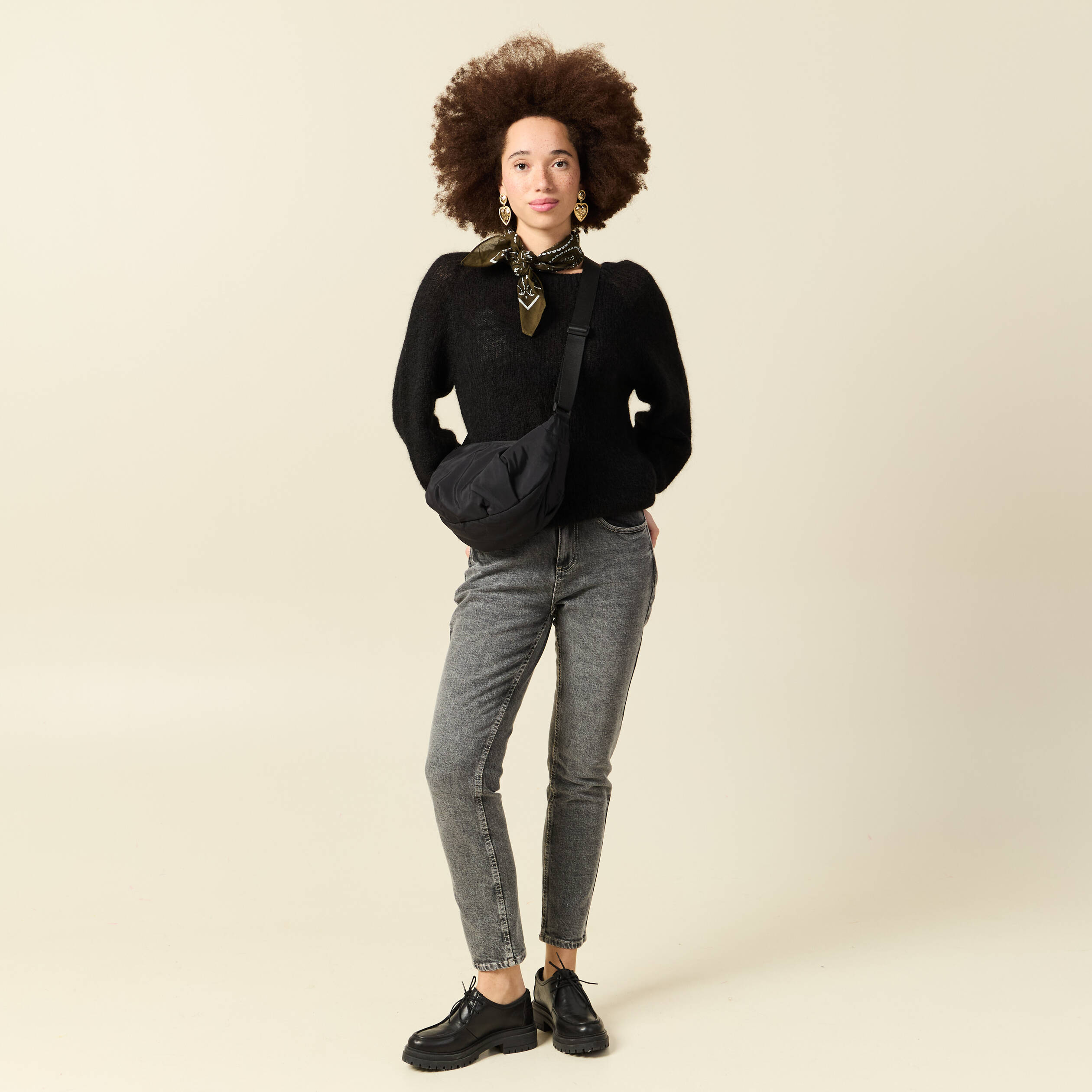 Pull manches longues col rond noir femme