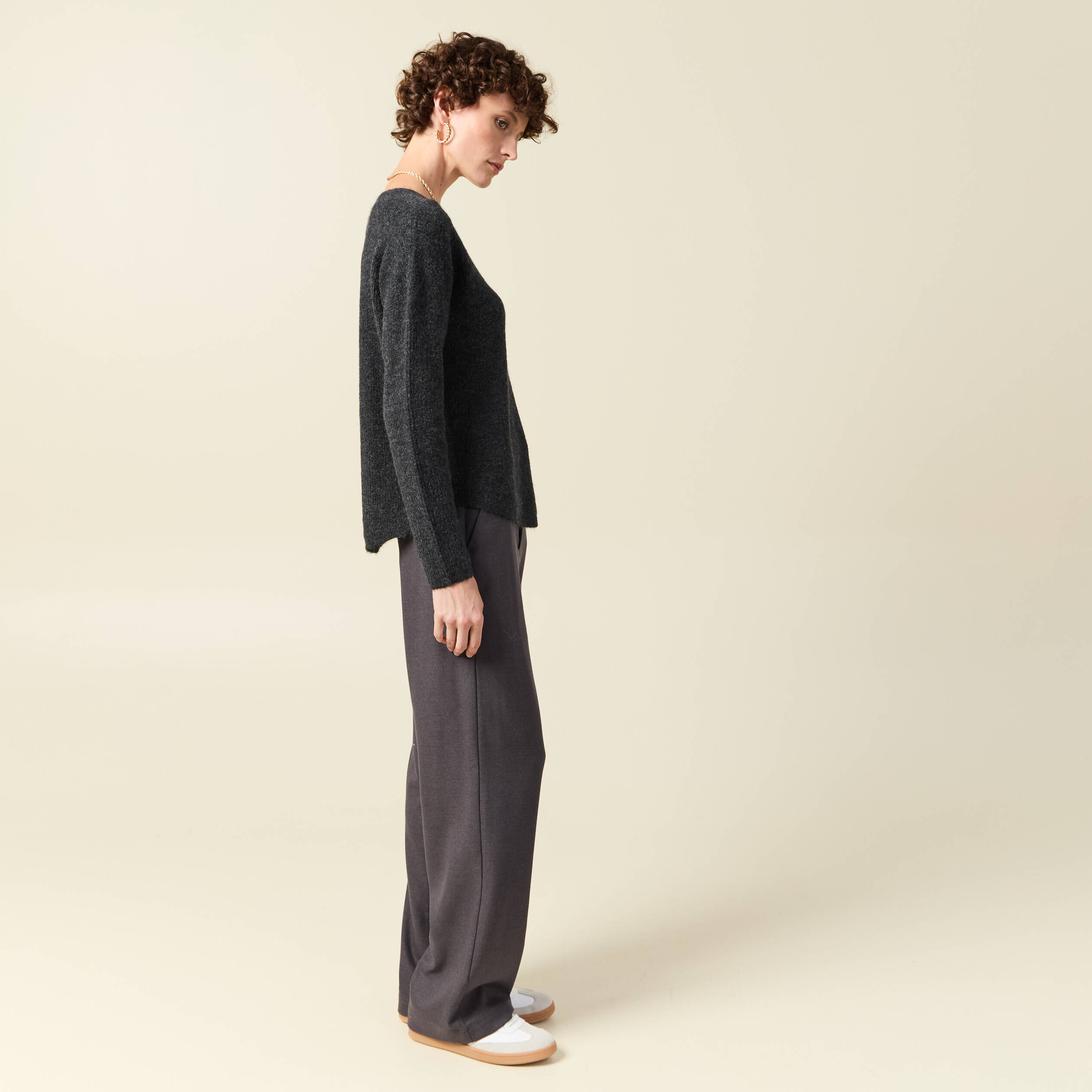 pull manches longues col en v gris fonce femme Pull manches longues col en V gris foncé femme