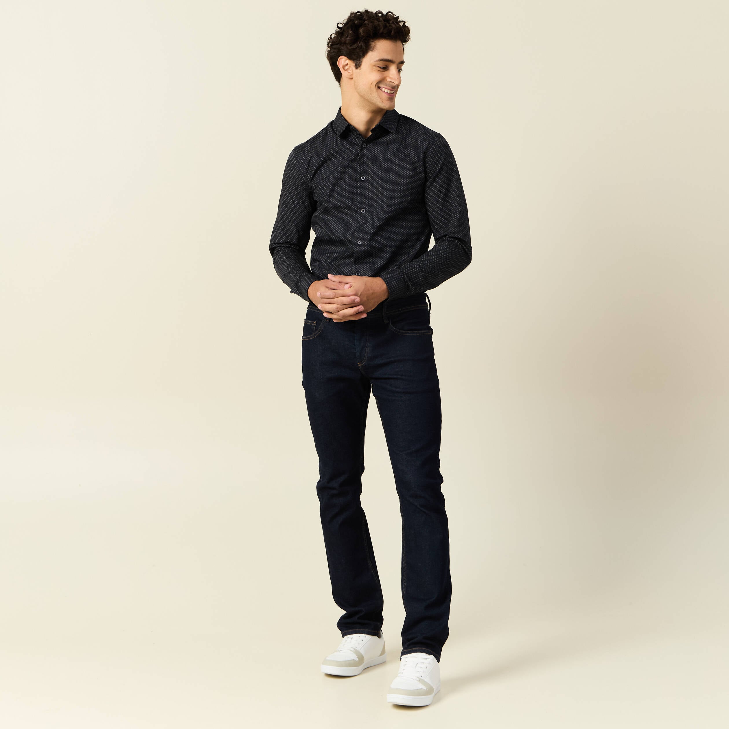 Chemise cintr&eacute;e en coton manches longues noir homme