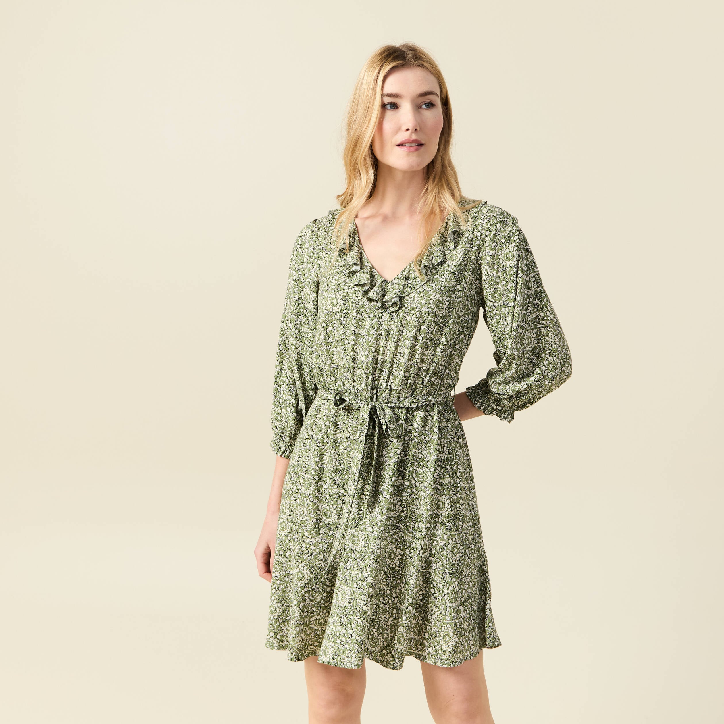 Robe &eacute;vas&eacute;e ceintur&eacute;e vert kaki femme
