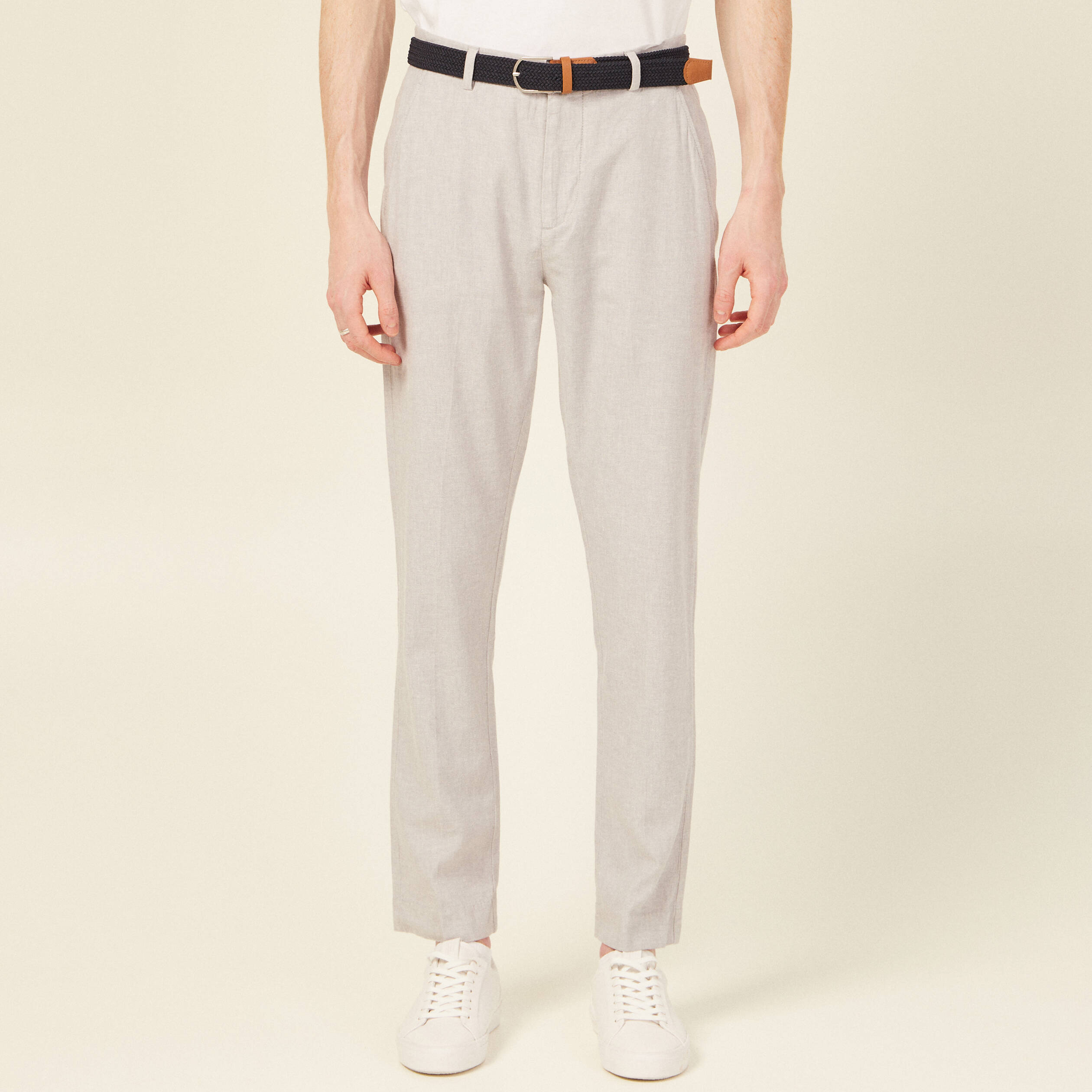 Pantalon chino longueur 32 avec ceinture gris fonc&eacute; homme