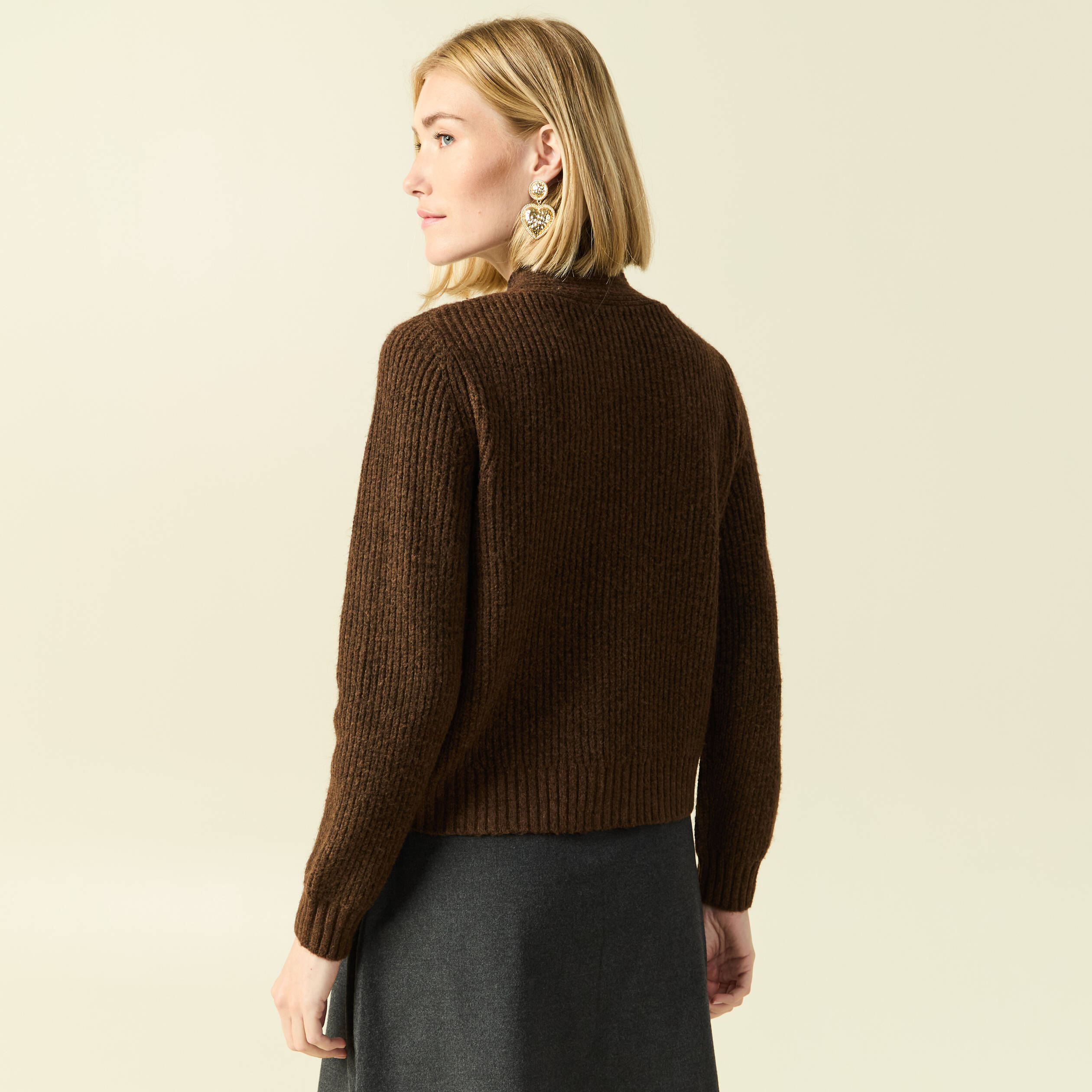 Pull col rond manches longues marron fonc&eacute; femme