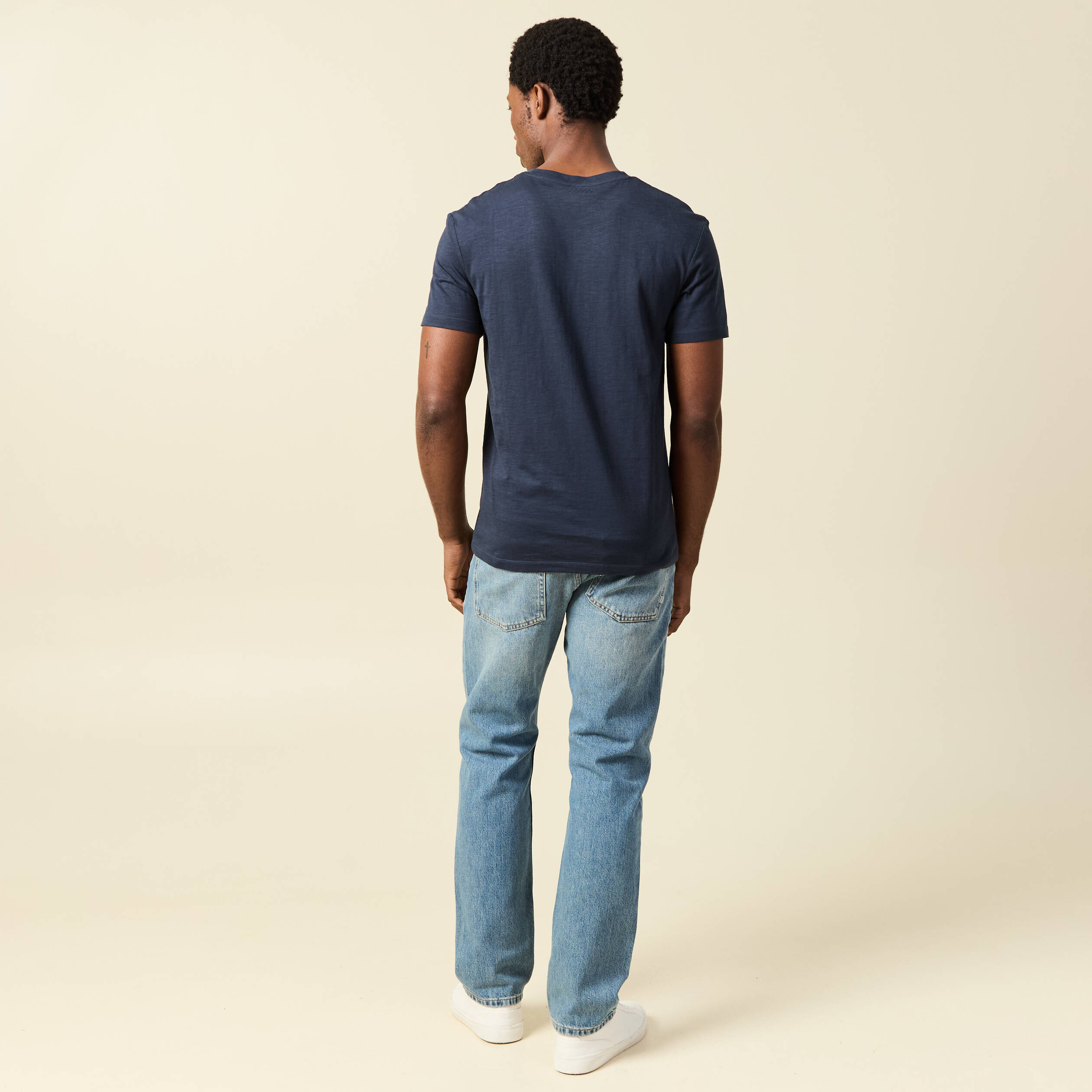 T-shirt ajust&eacute; col rond manches courtes bleu marine homme