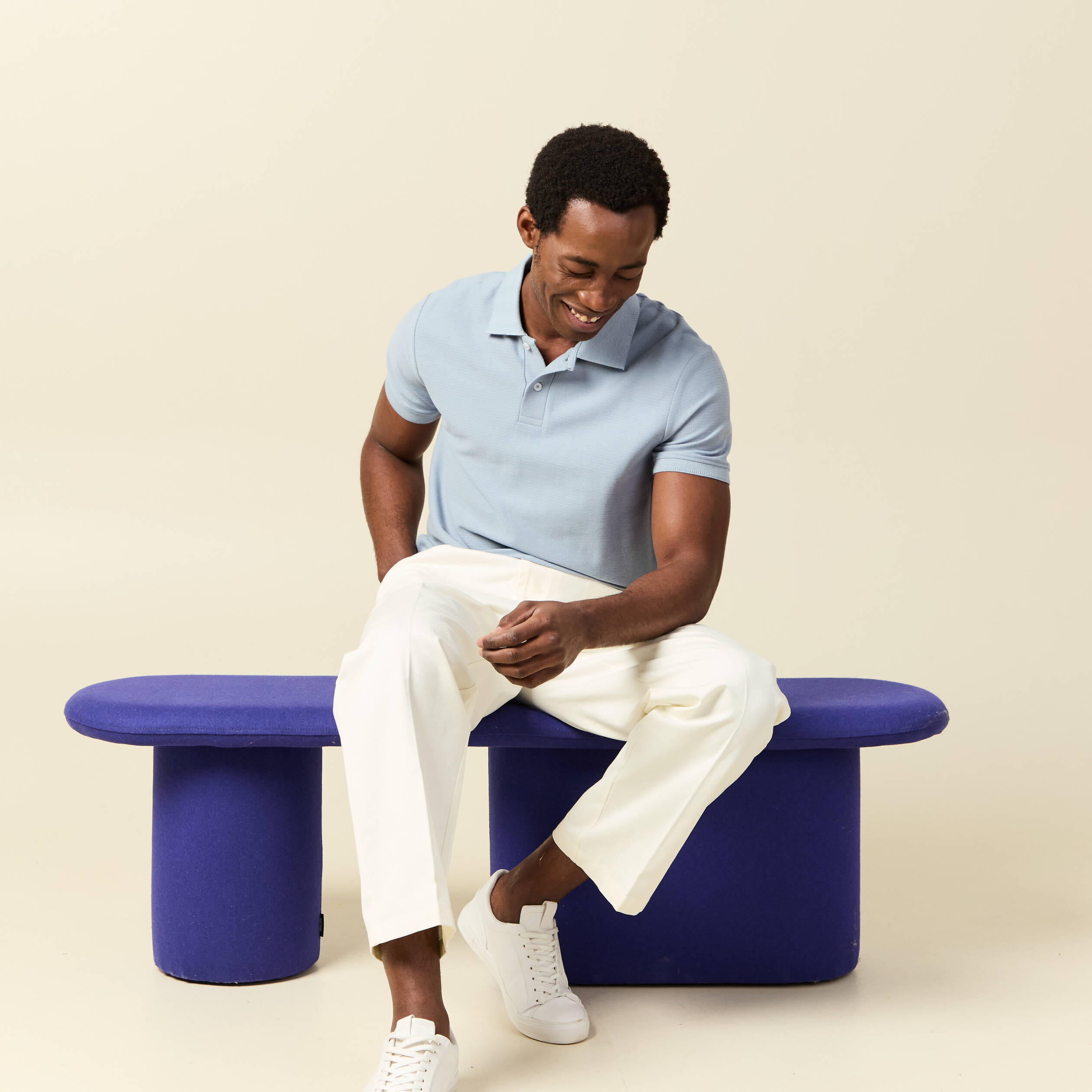 Polo cintr&eacute; manches courtes bleu gris homme