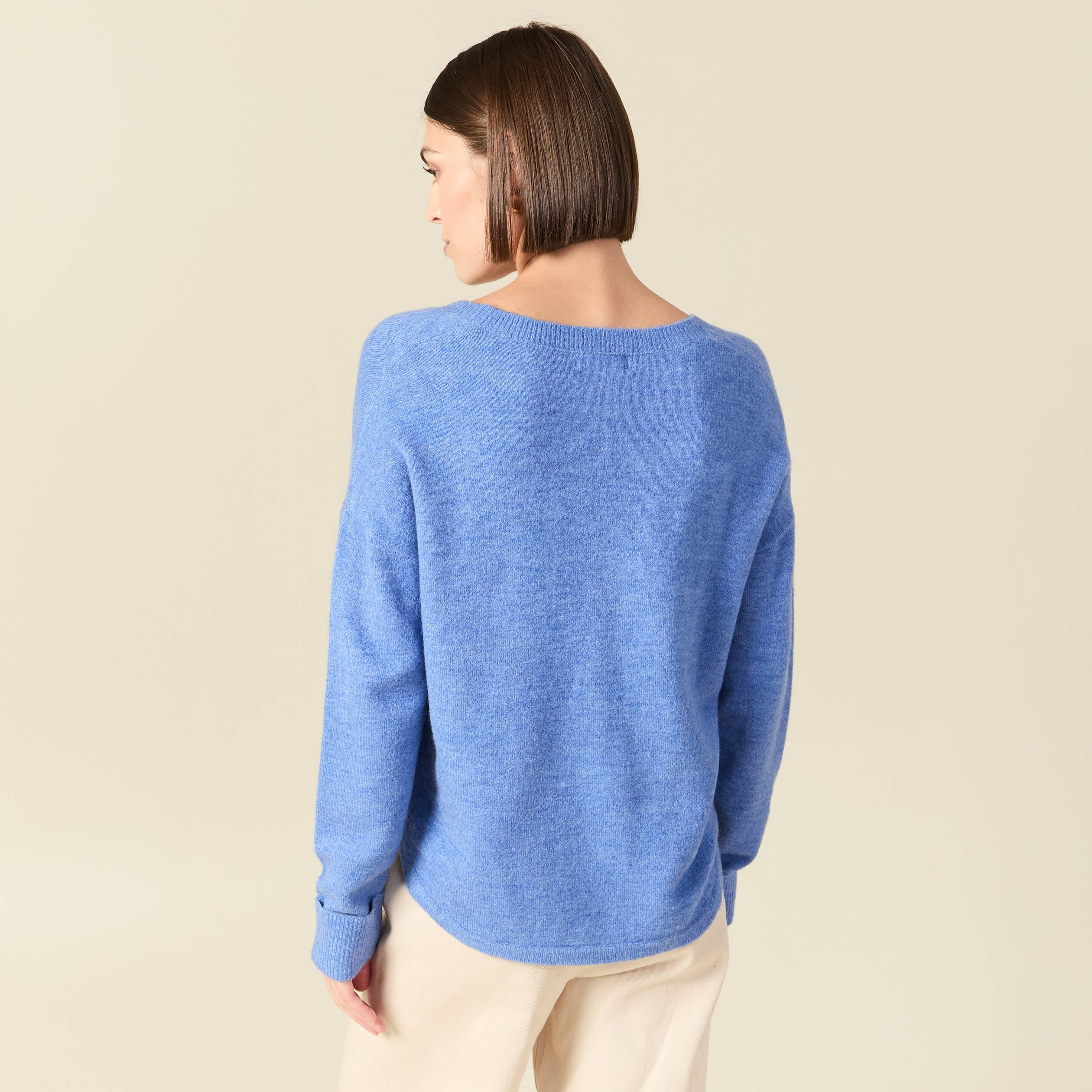 Pull manches longues col en V bleu ciel femme